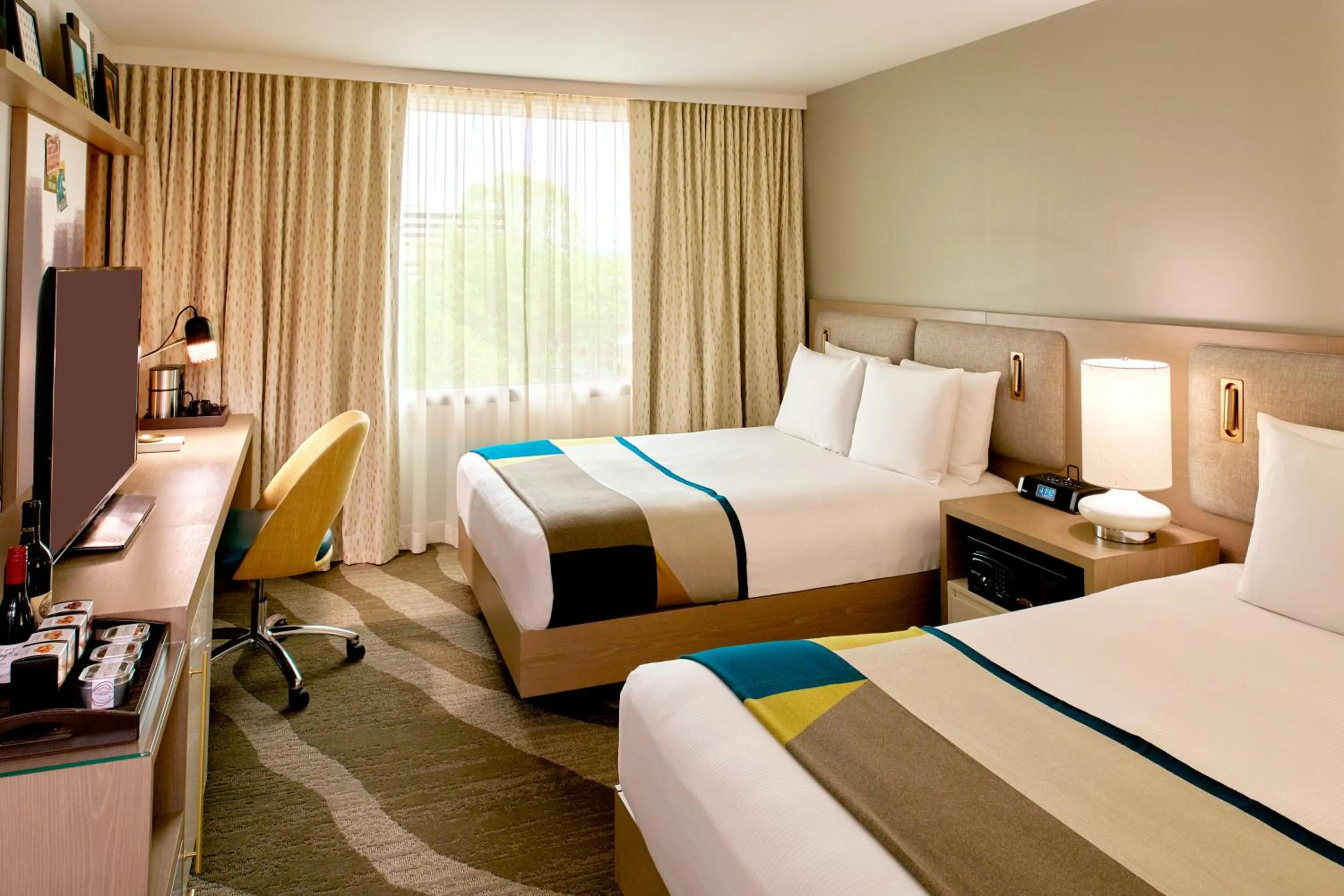 Bedroom, Bed in The Hotel Zags Portland