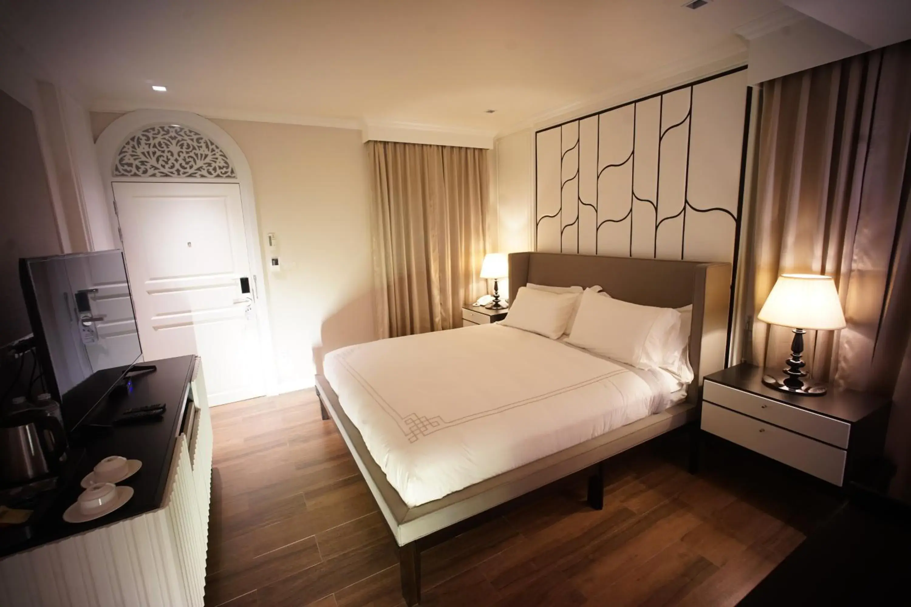 Classic King Suite in NirvaNAN House Classic King Suite in NirvaNAN House