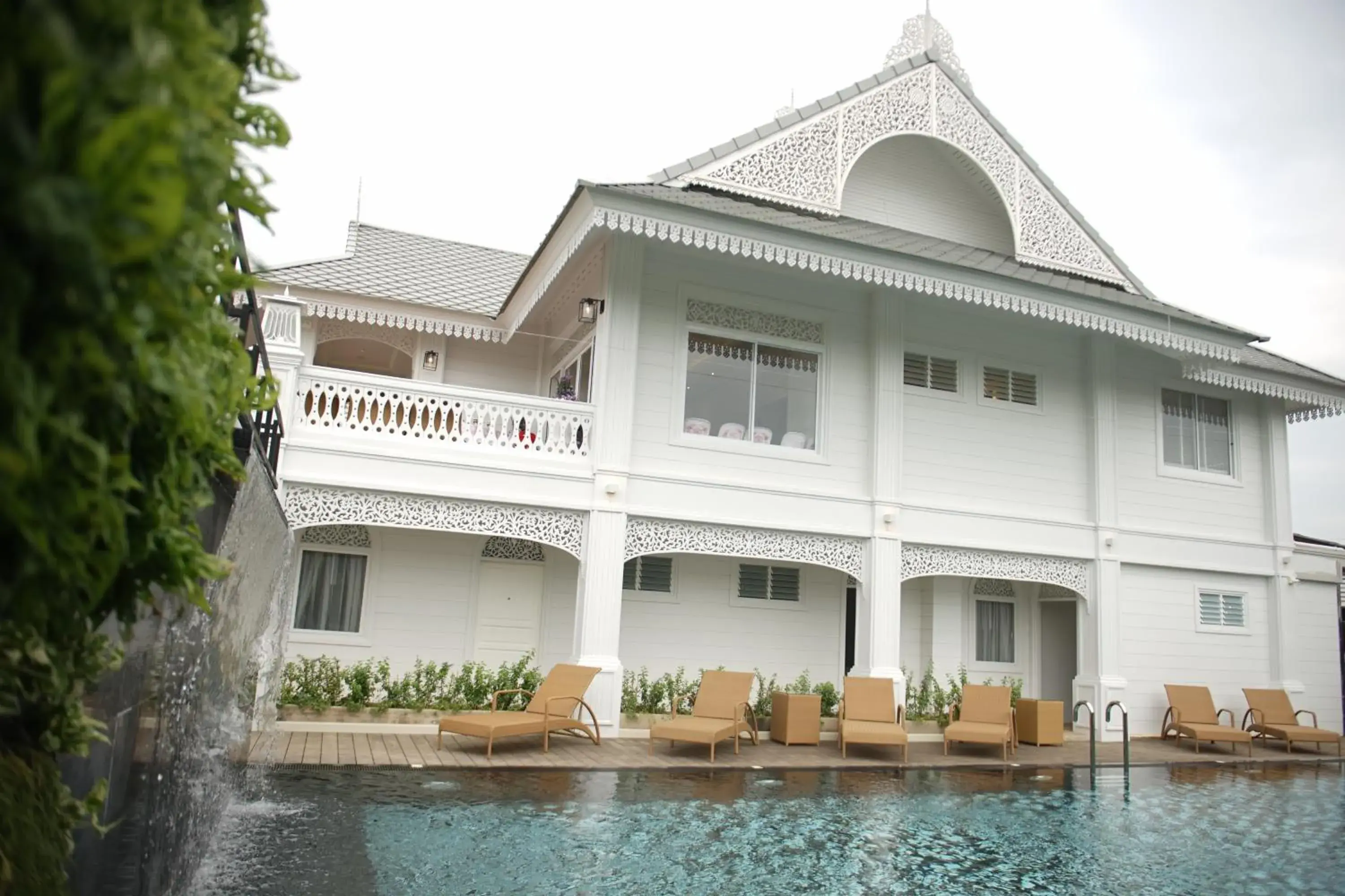 Property building in NirvaNAN House Property building in NirvaNAN House