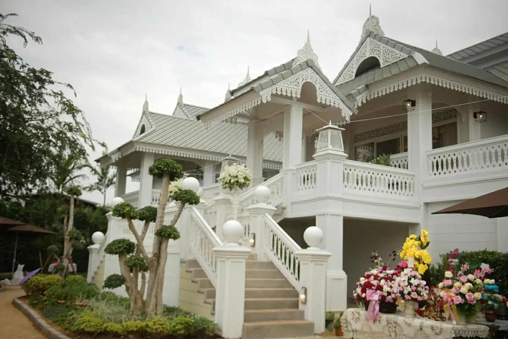 Property building in NirvaNAN House Property building in NirvaNAN House