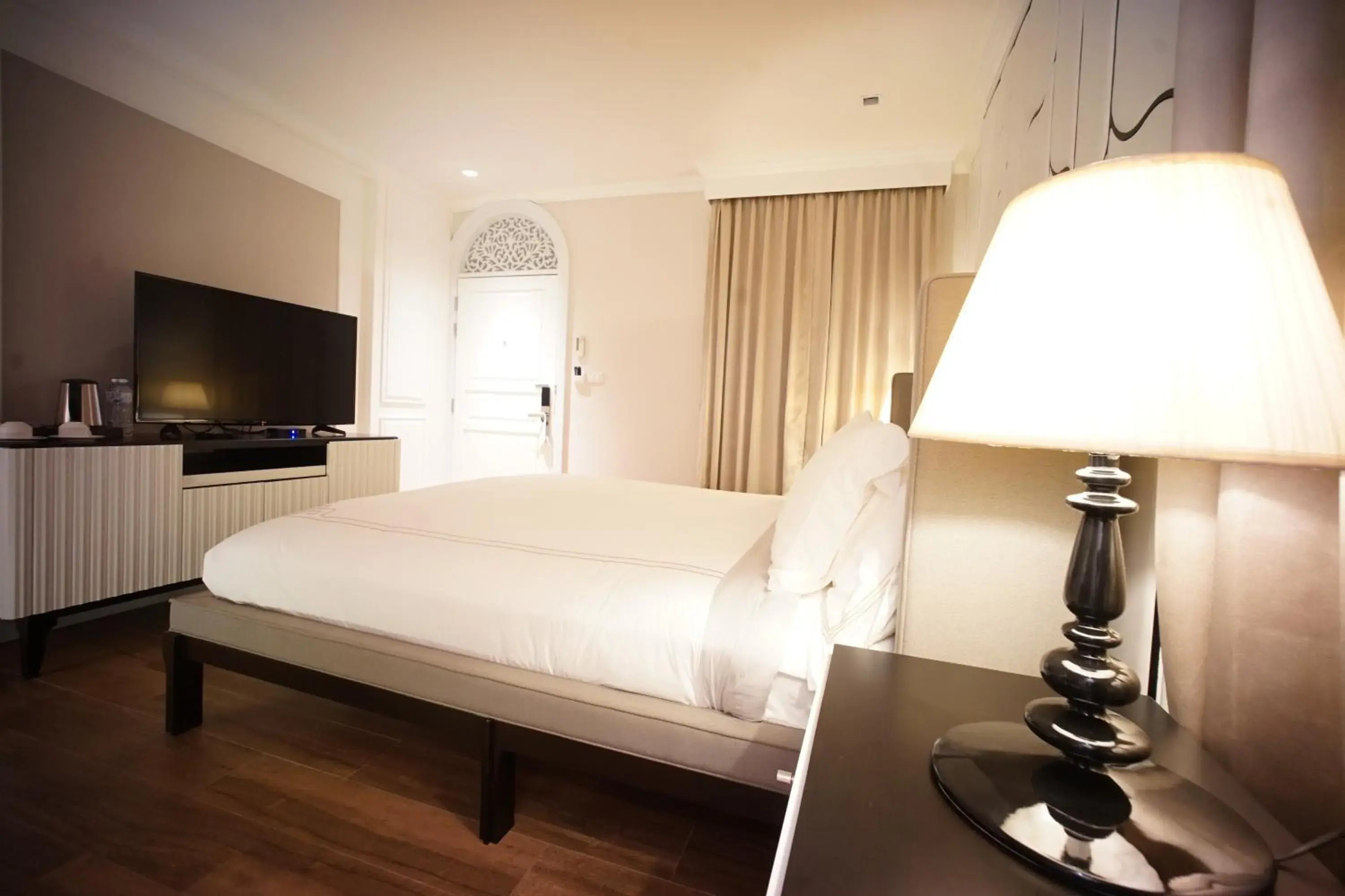 Classic King Suite in NirvaNAN House Classic King Suite in NirvaNAN House