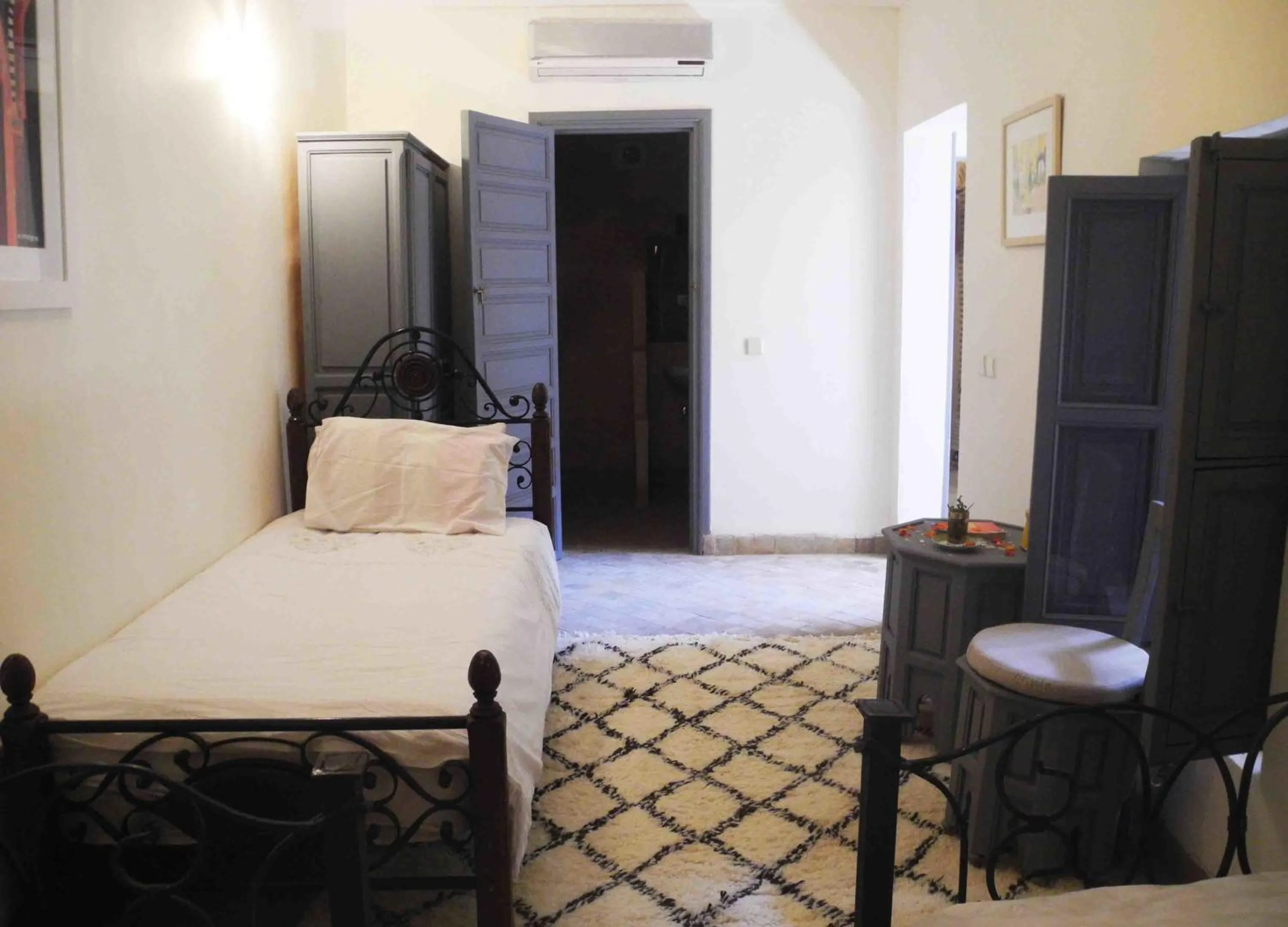 Photo of the whole room, Bed in Riad Linda