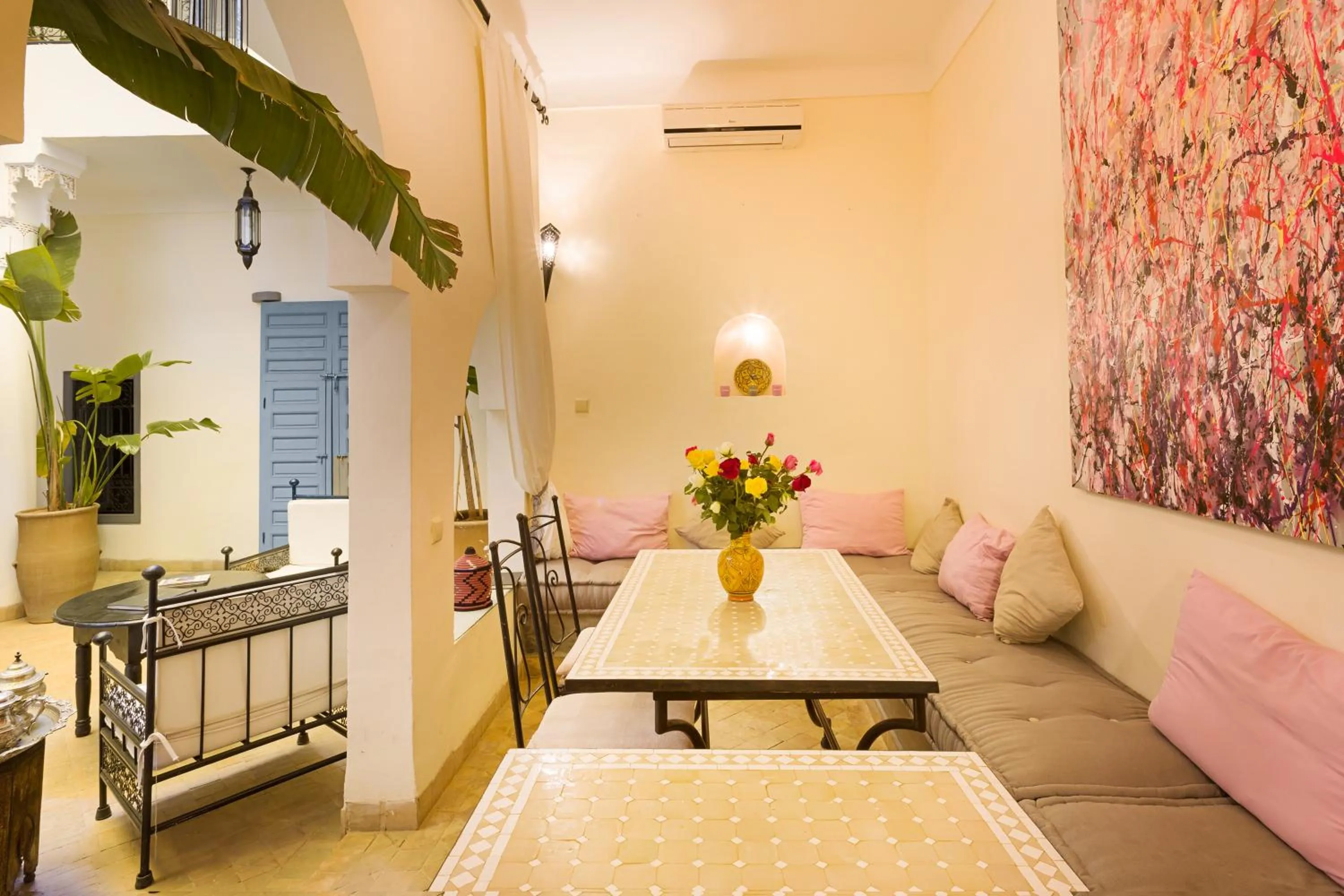 Dining area, Bed in Riad Linda