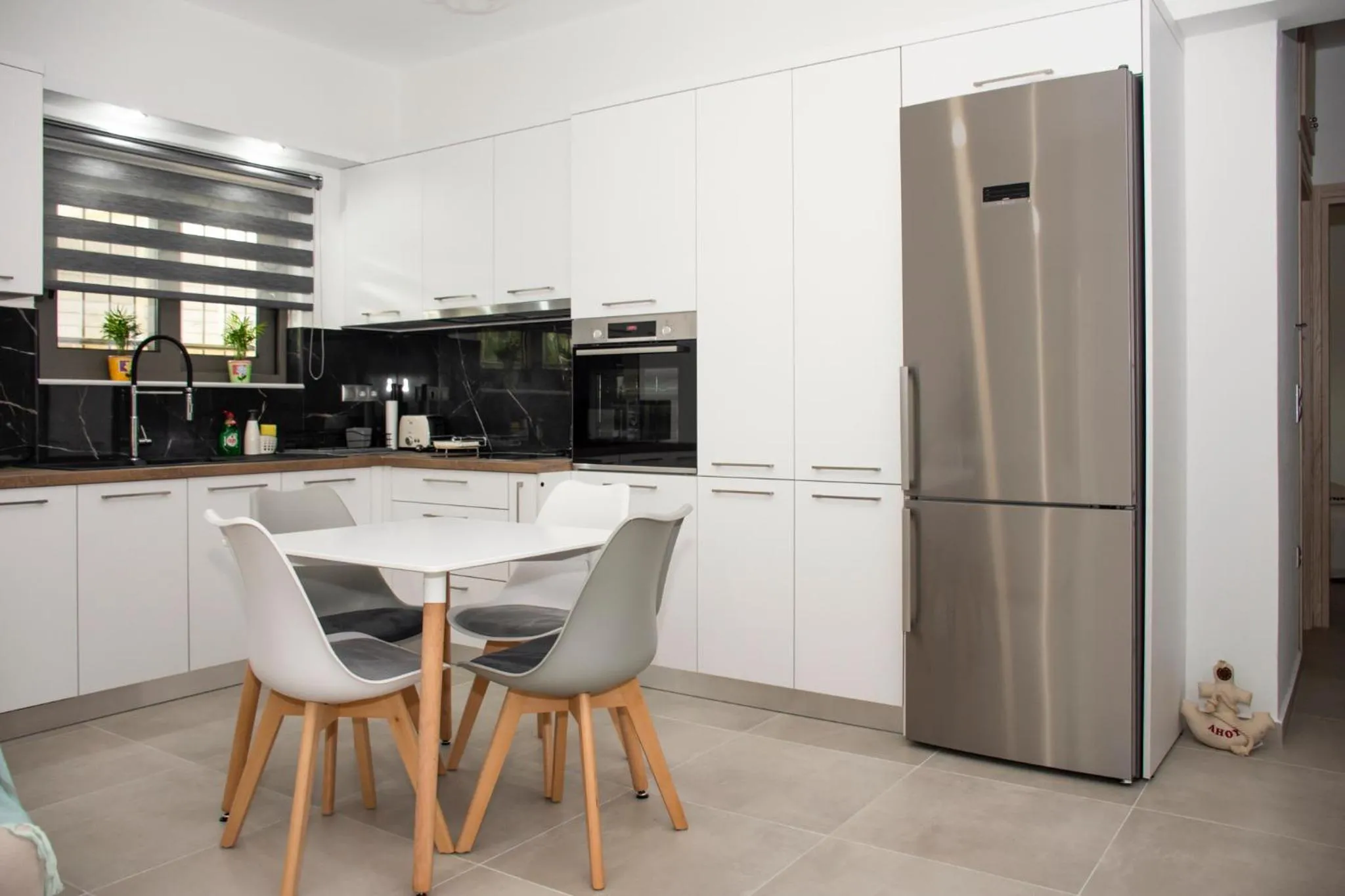 Coffee/tea facilities in Christina Apartment