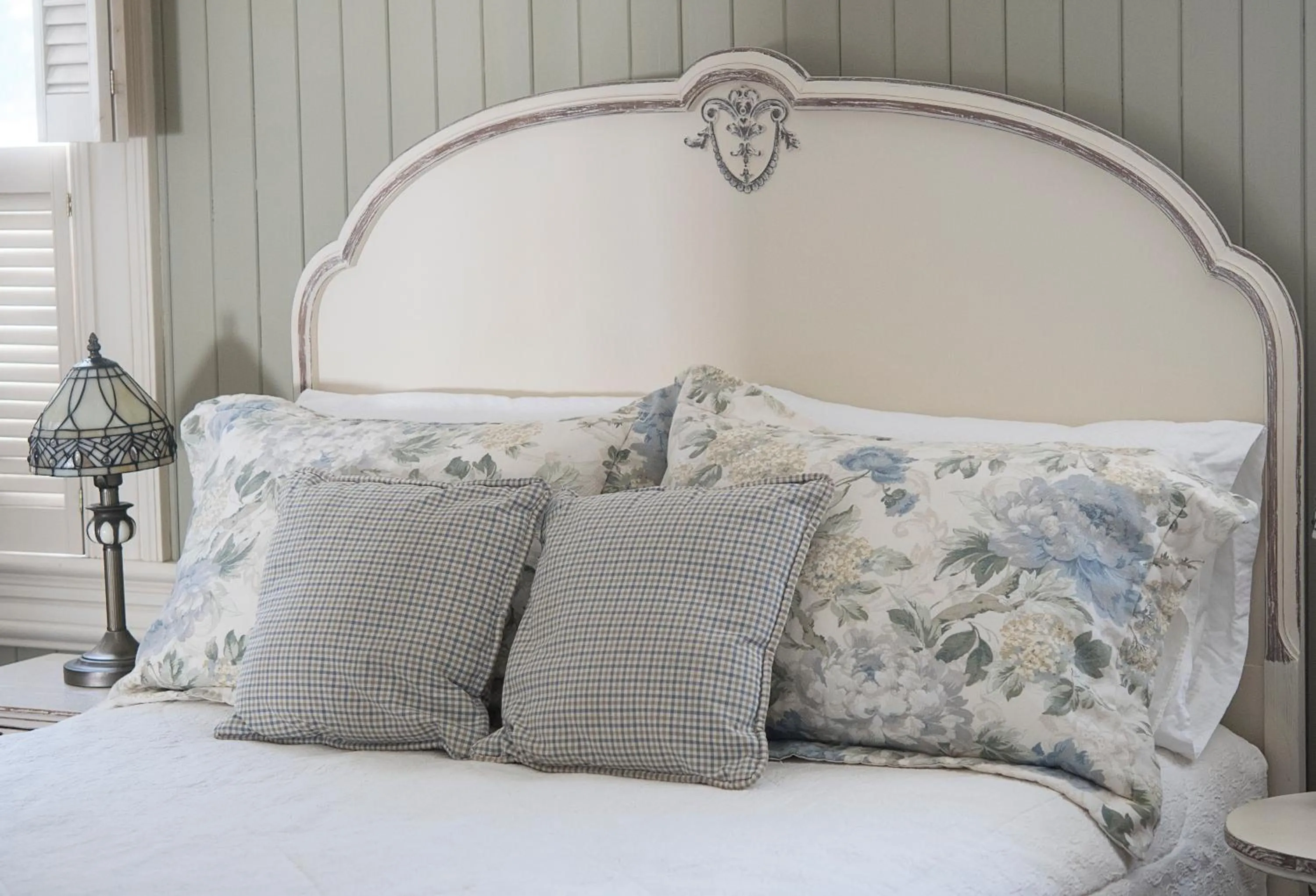 Bed in Yamachiche P.Q.