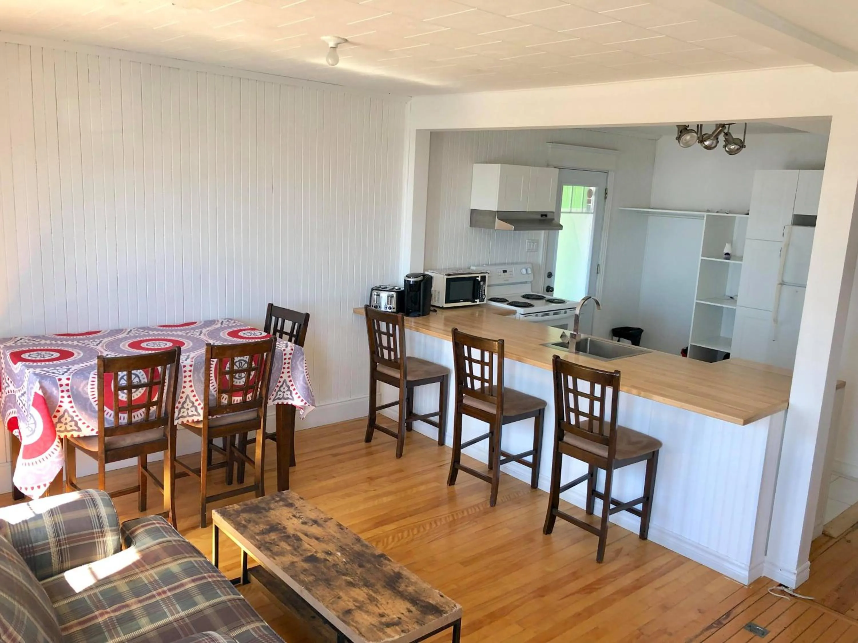Dining area in Aux 4 vents - Auberg'Inn
