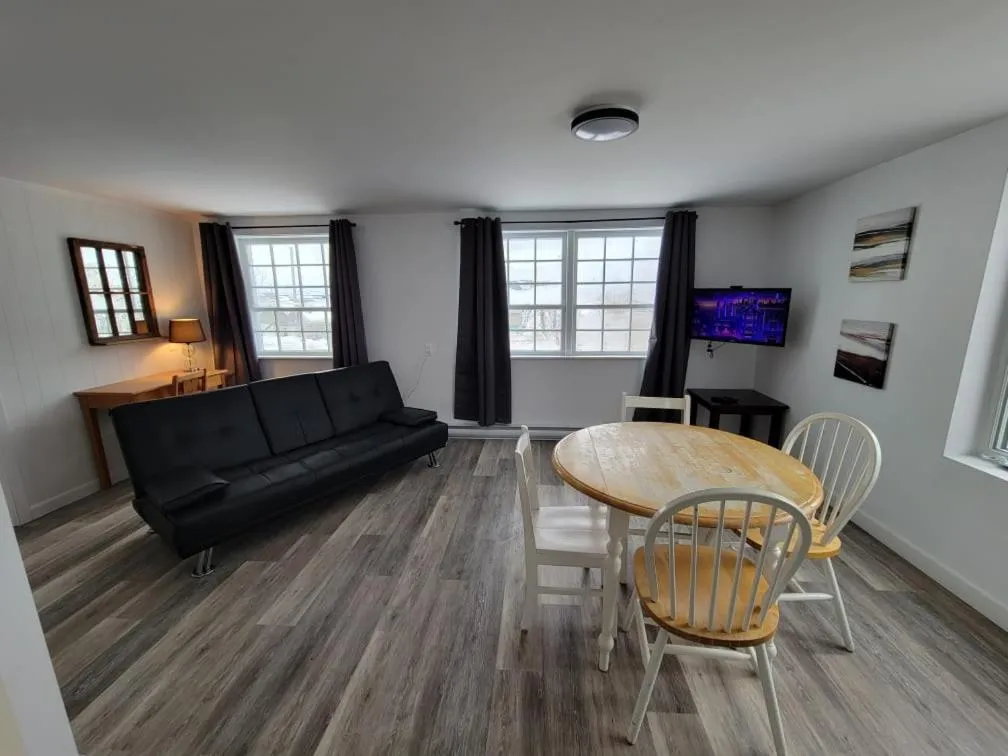 TV and multimedia in Aux 4 vents - Auberg'Inn