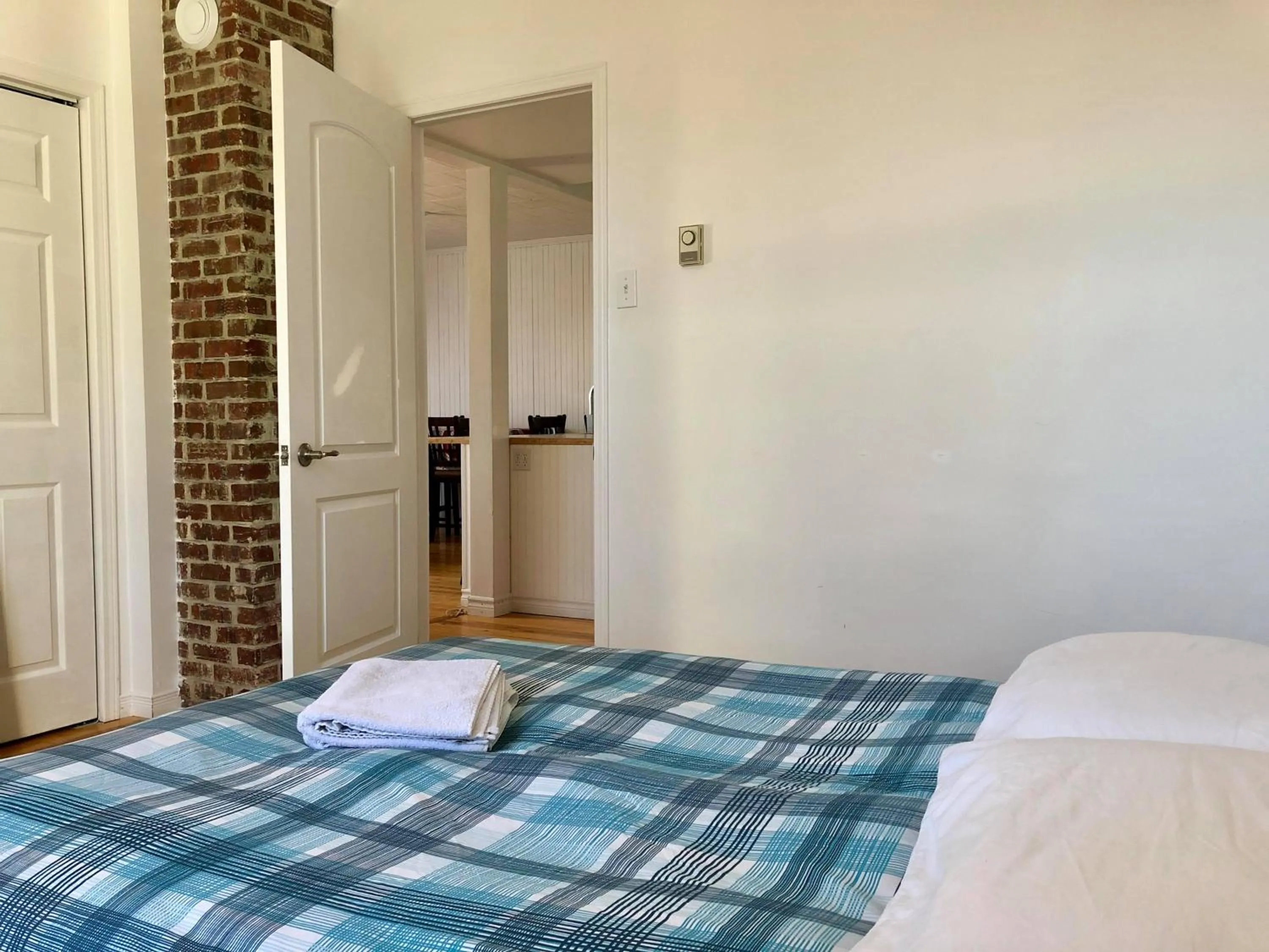 Photo of the whole room, Bed in Aux 4 vents - Auberg'Inn