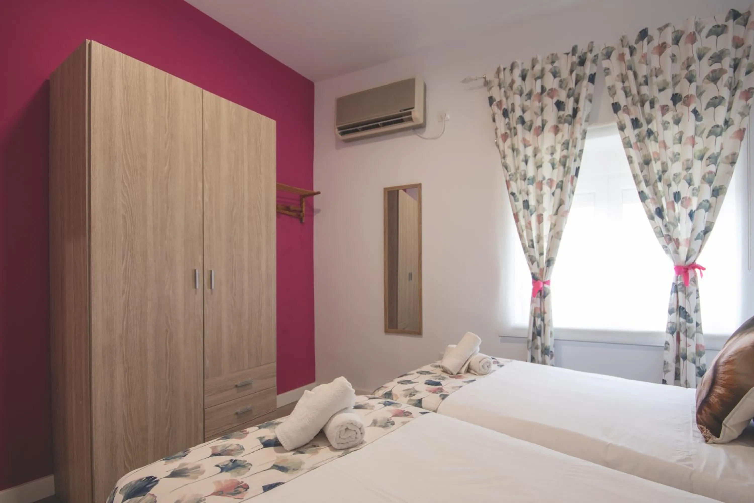 Photo of the whole room, Bed in Apartamentos Coso de San Albin