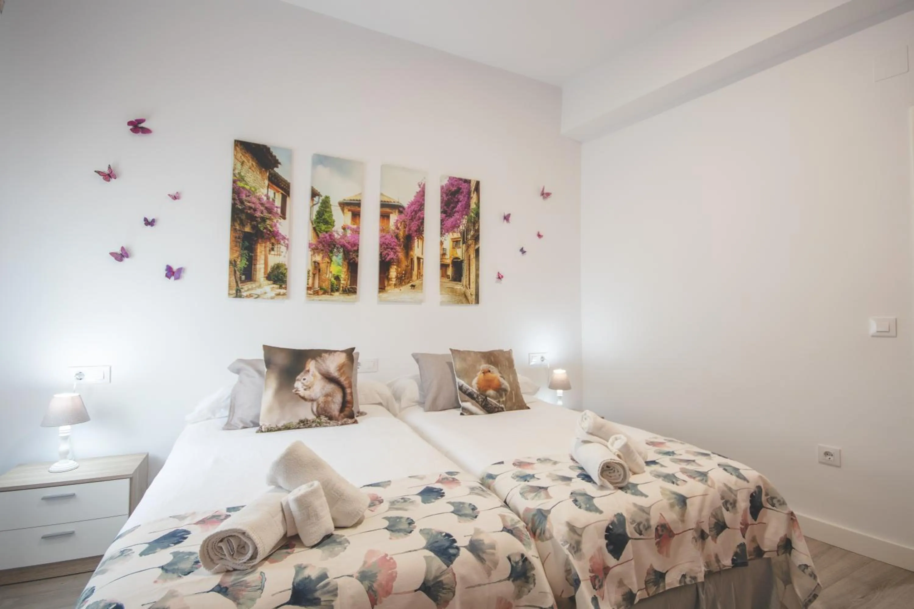 Bed in Apartamentos Coso de San Albin