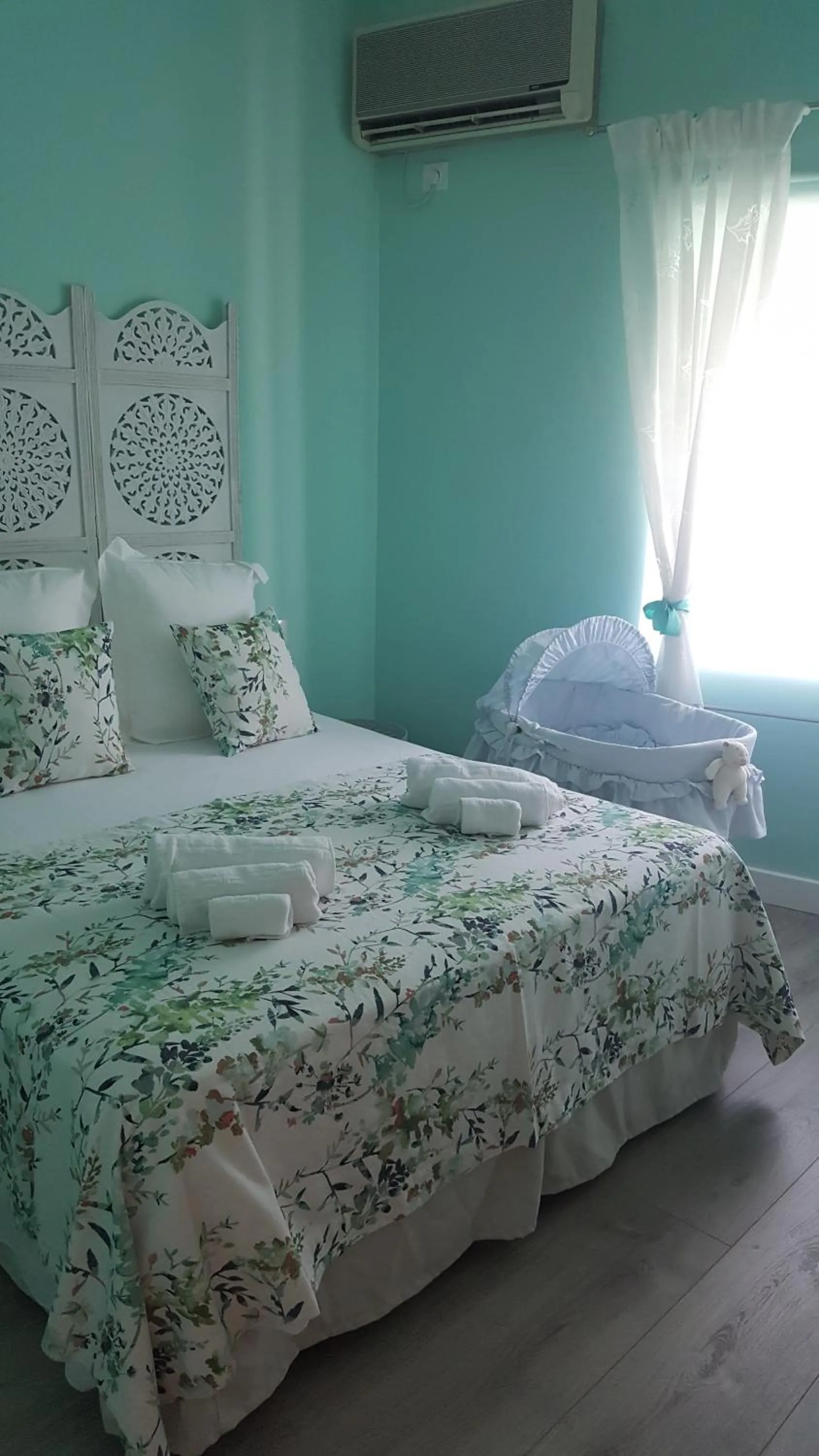 Bed in Apartamentos Coso de San Albin