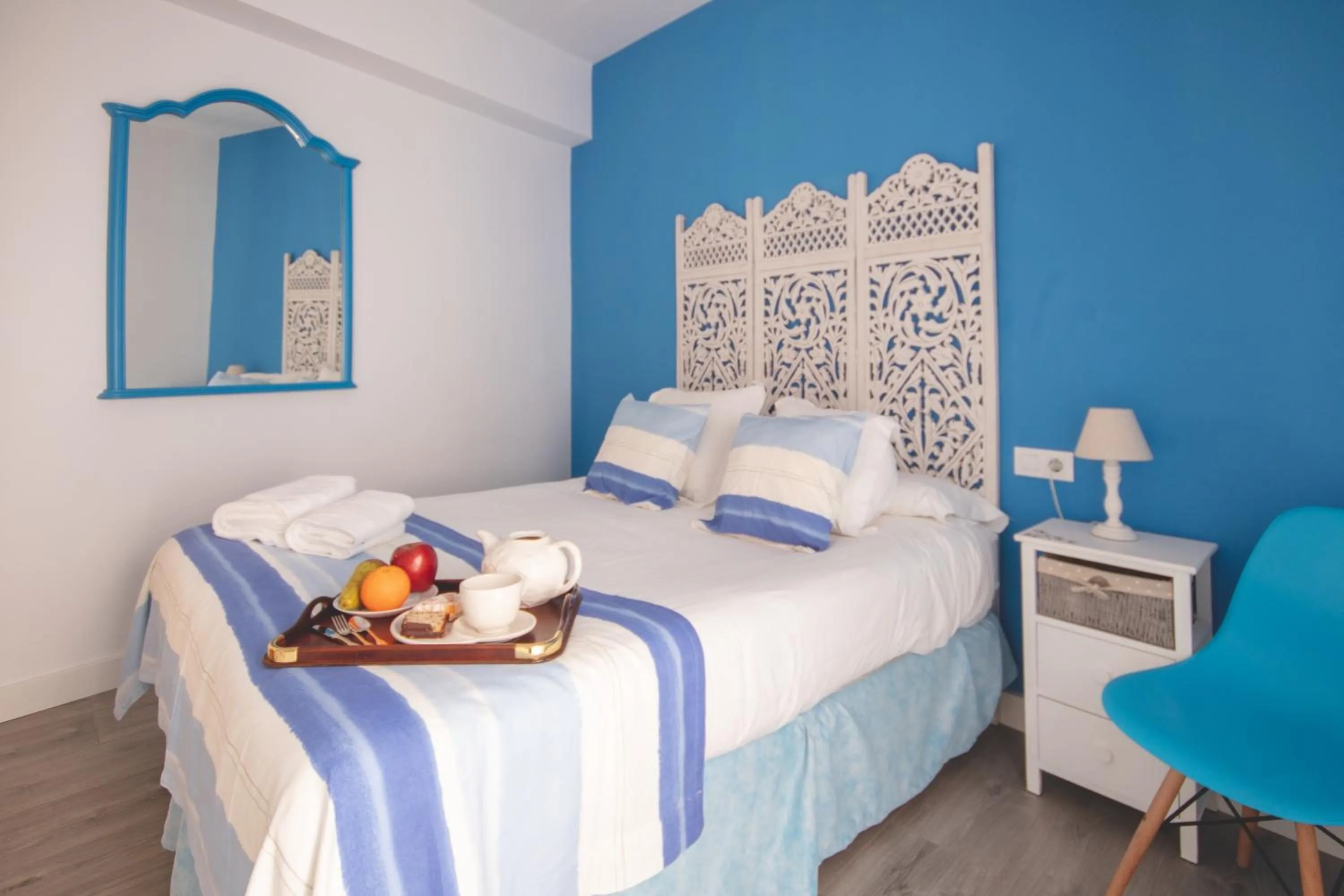 Food, Bed in Apartamentos Coso de San Albin