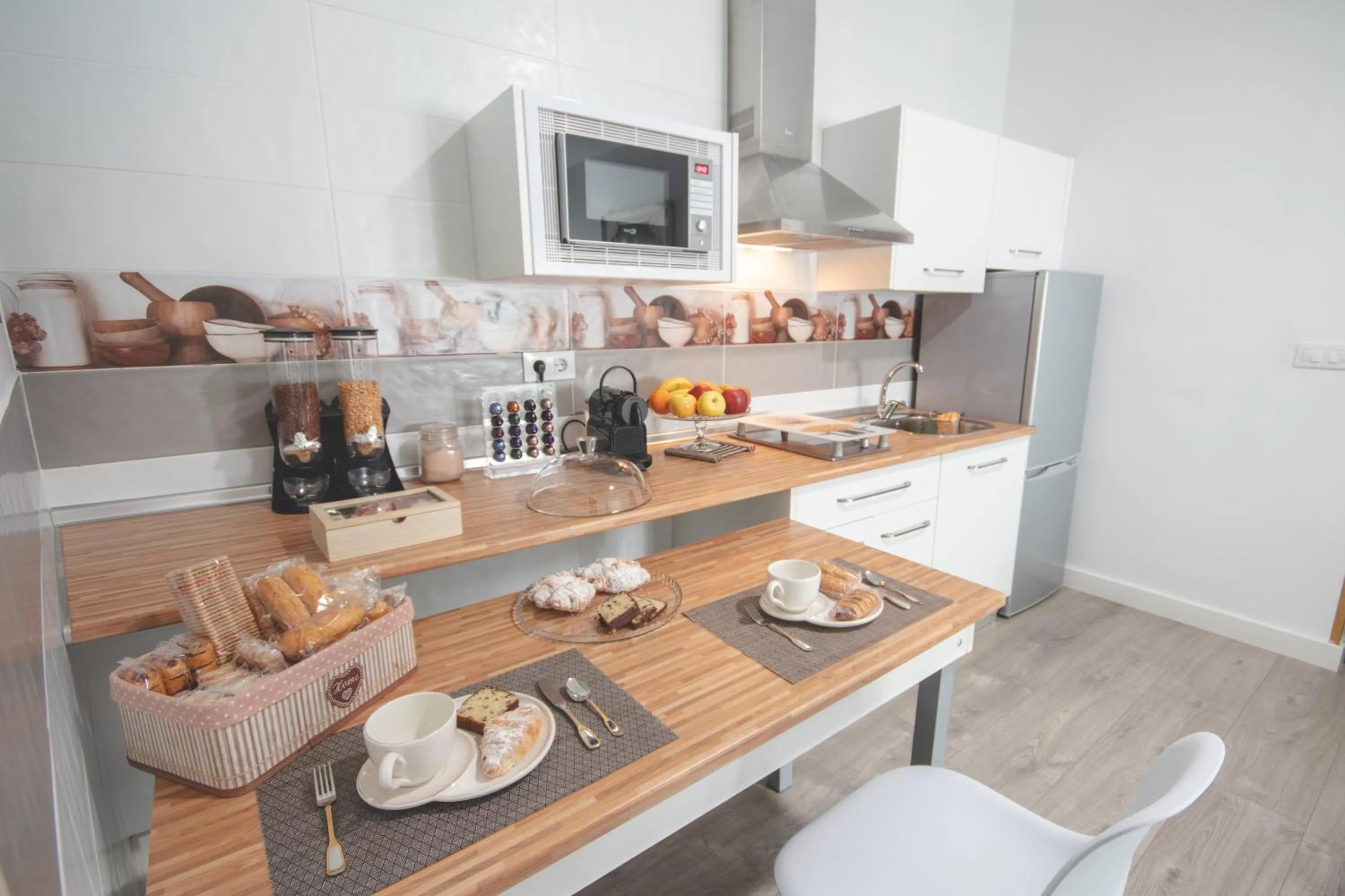 Kitchen or kitchenette in Apartamentos Coso de San Albin