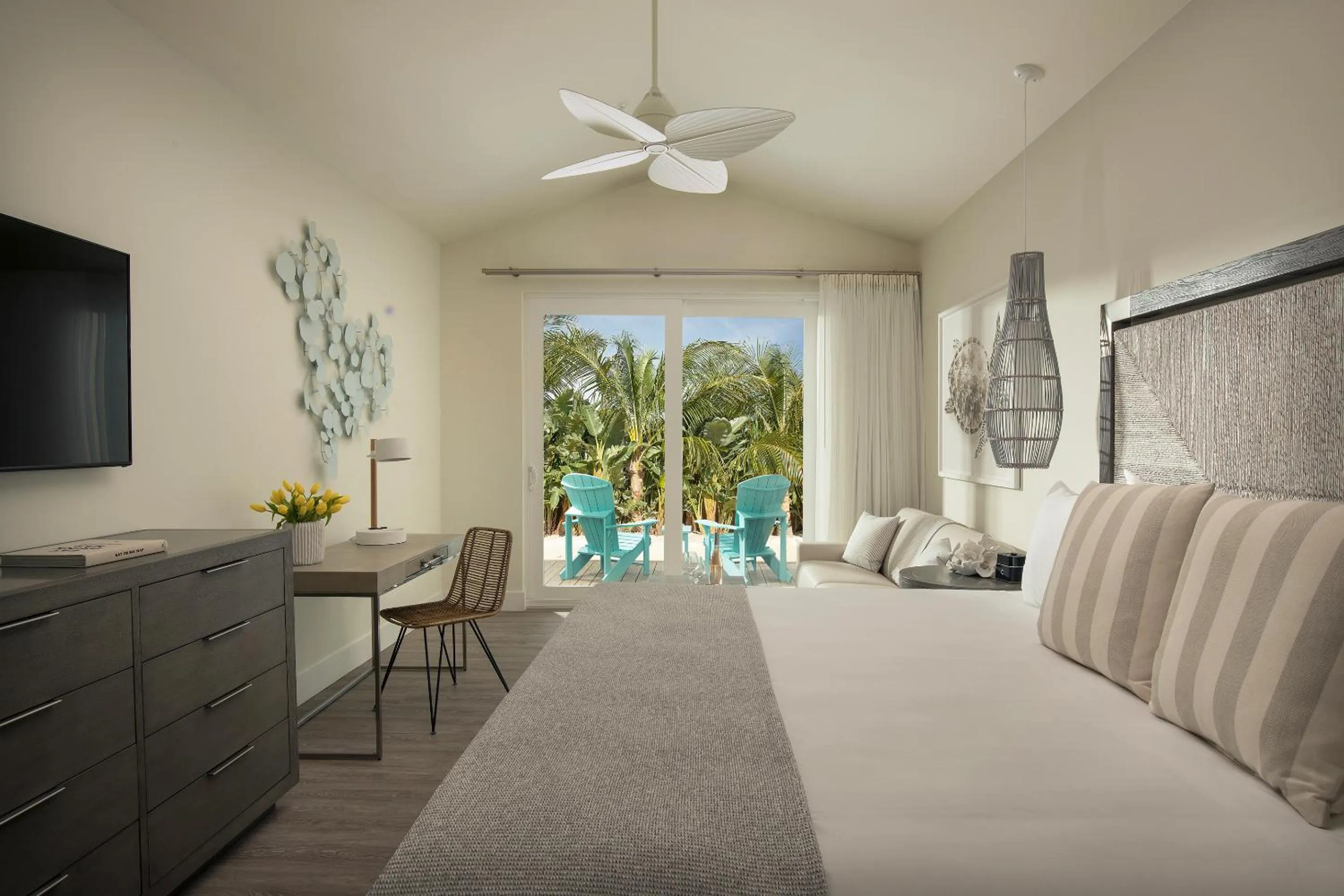 Bed in Bungalows Key Largo - All Inclusive