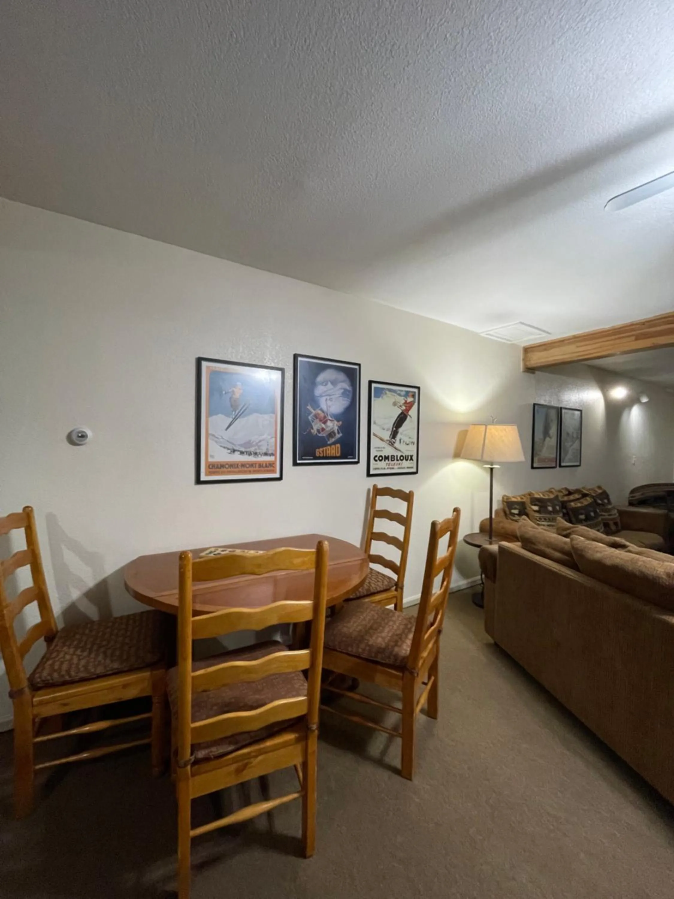 Game Room, Bed in Hideaway Mountain Lodge