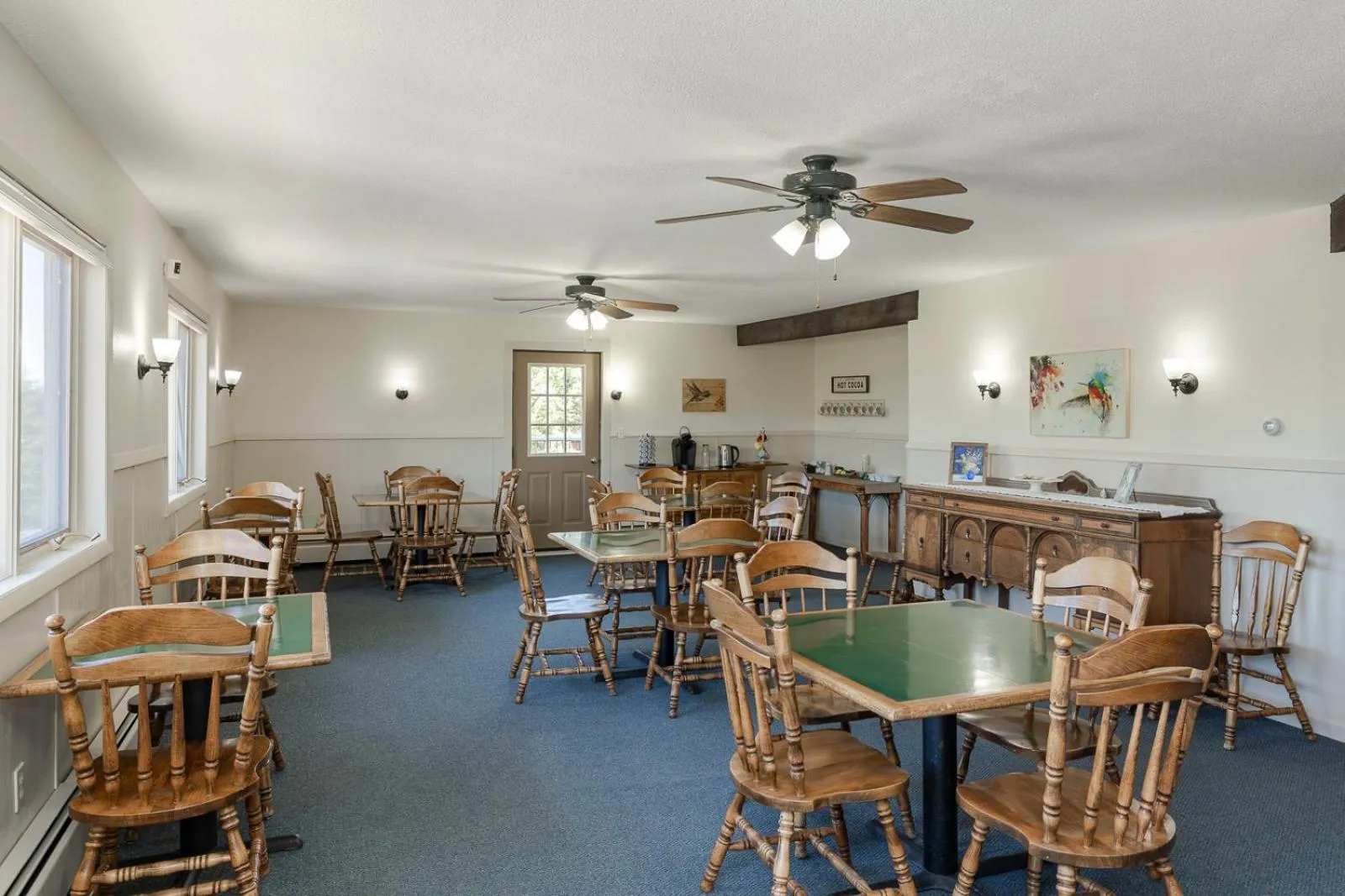 Breakfast in Hideaway Mountain Lodge