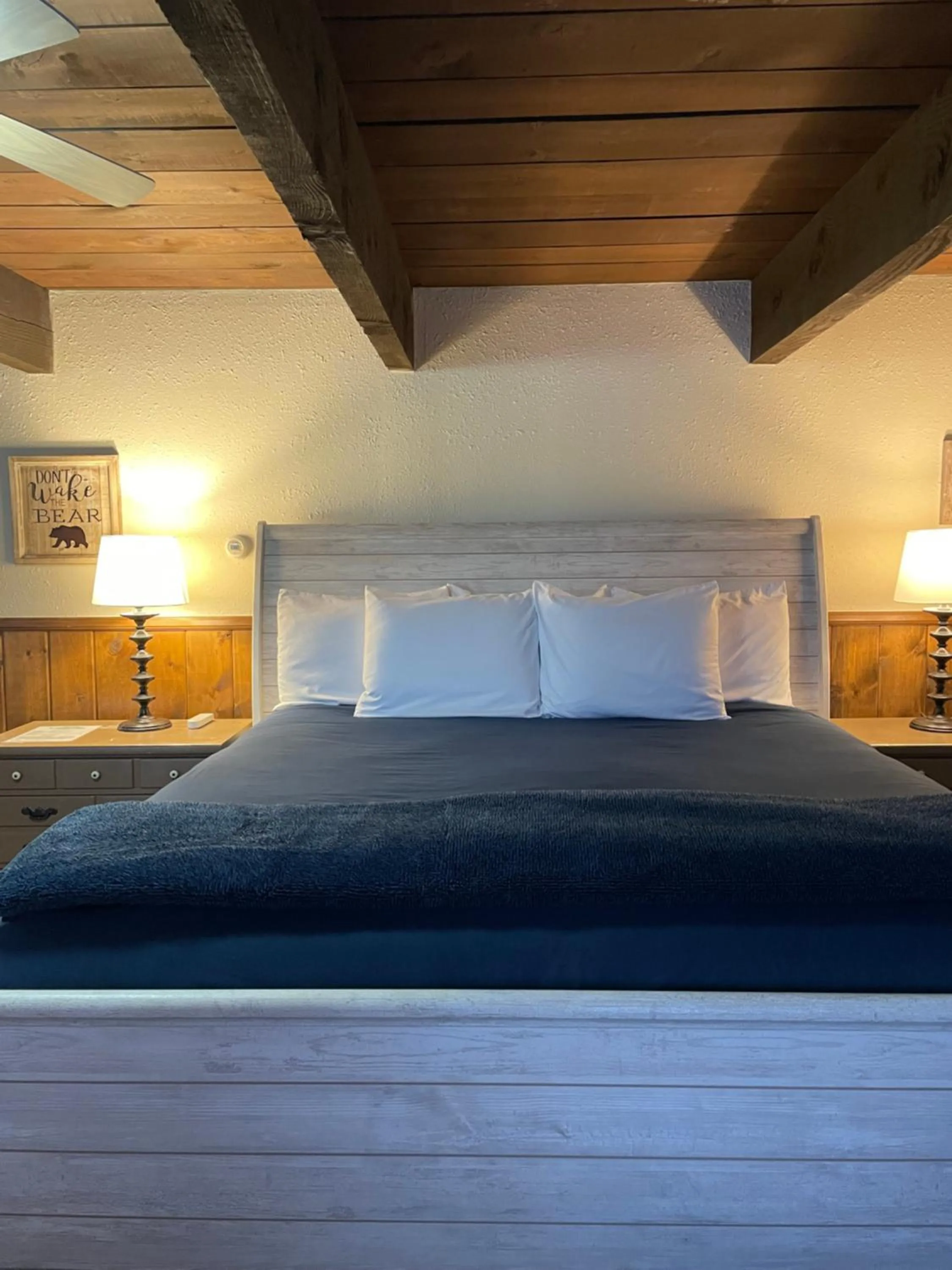 Bed in Hideaway Mountain Lodge