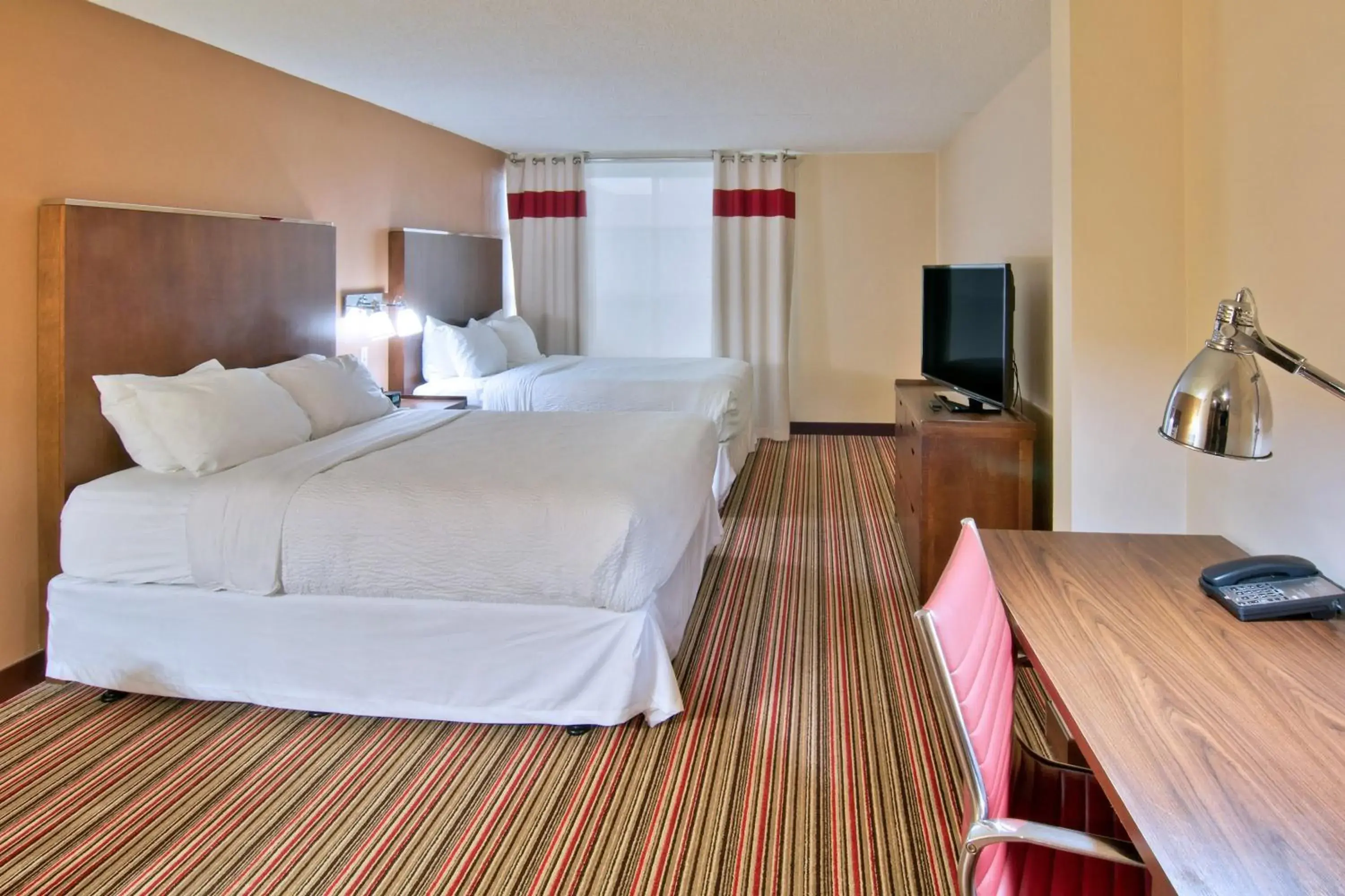 Queen Room with Two Queen Beds in Four Points by Sheraton Nashville Airport Queen Room with Two Queen Beds in Four Points by Sheraton Nashville Airport