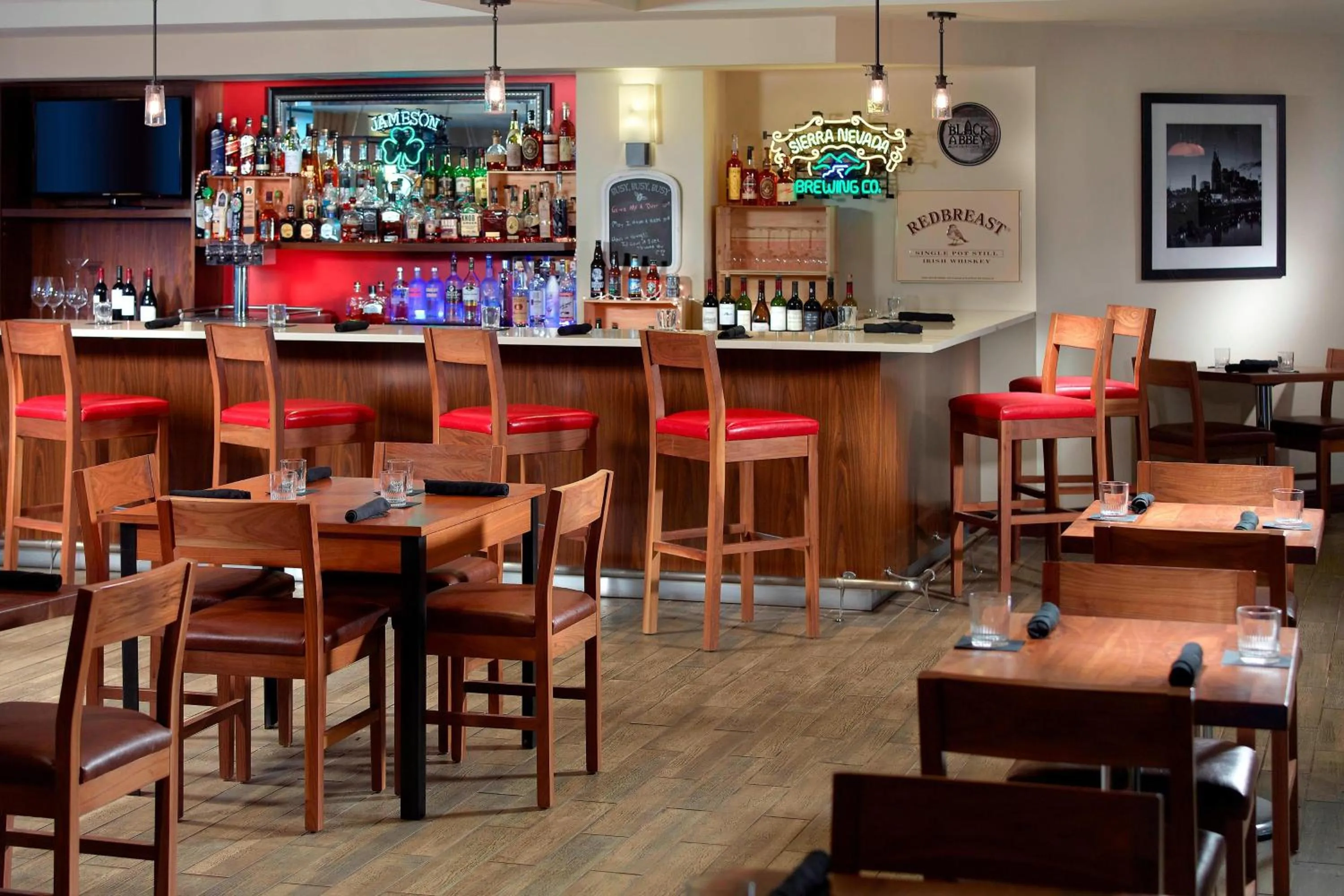 Restaurant/places to eat in Four Points by Sheraton Nashville Airport