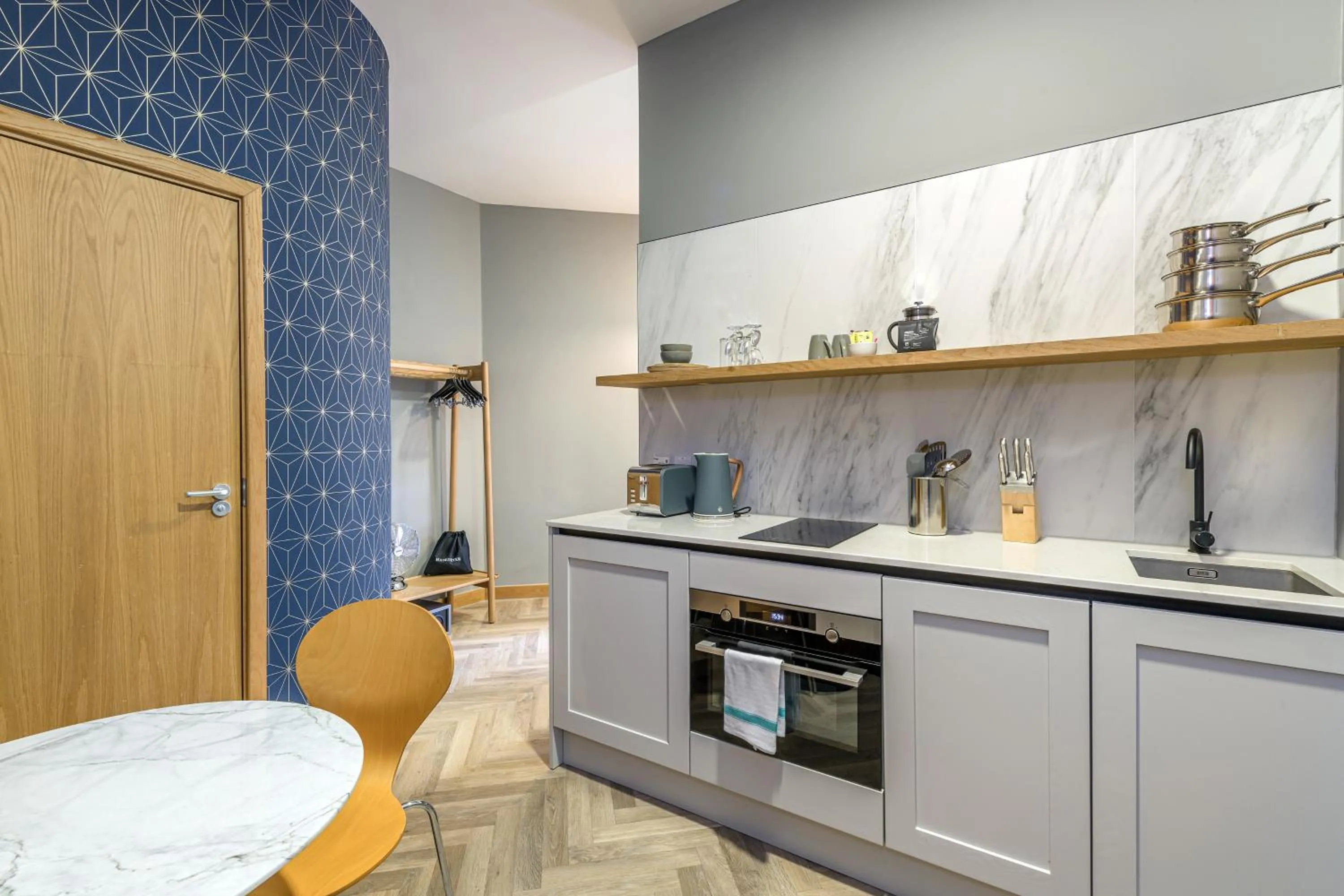 Kitchen or kitchenette in KM Apartments