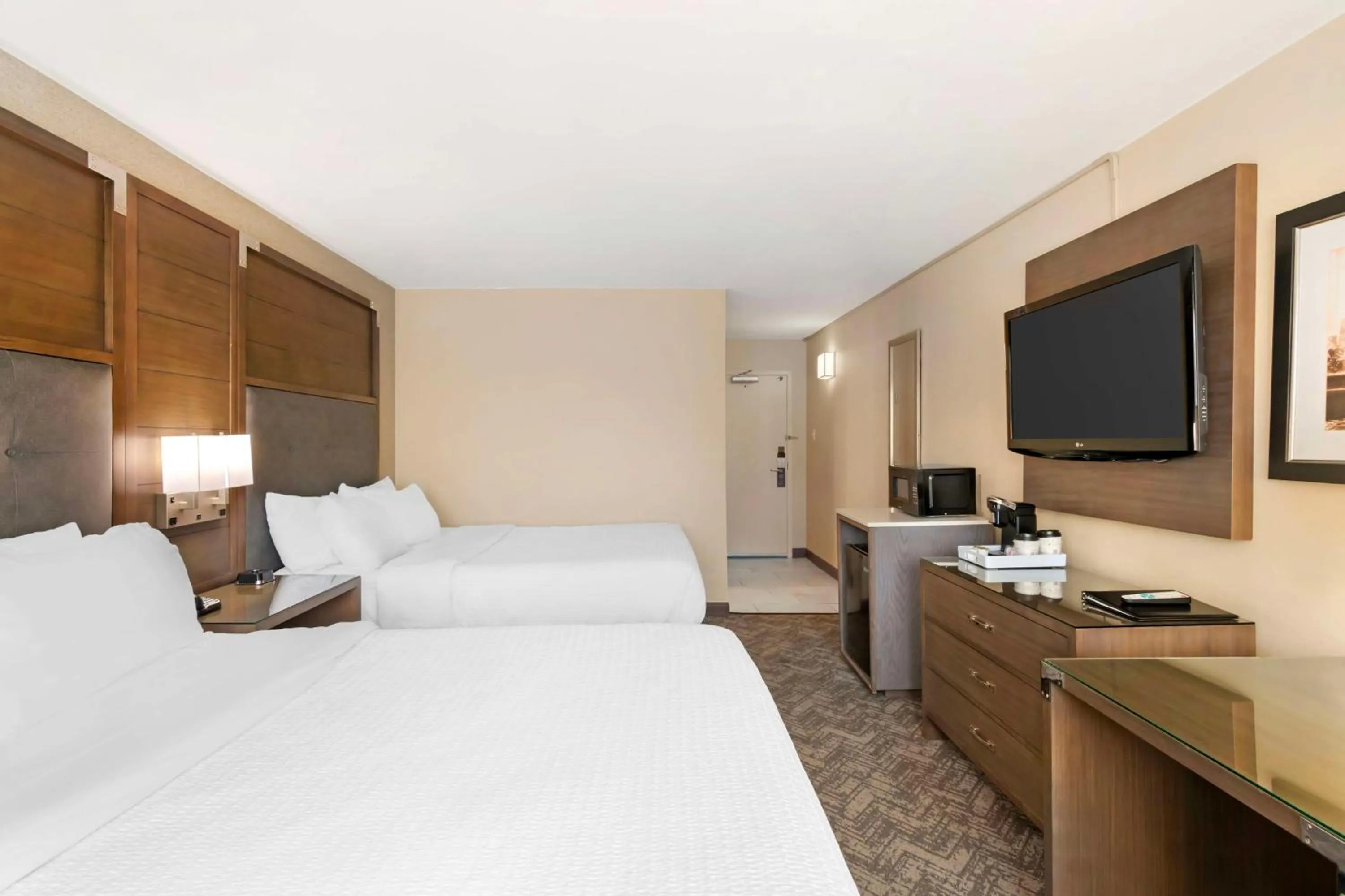 Bedroom, Bed in Best Western Plus Kansas City Sports Complex Hotel