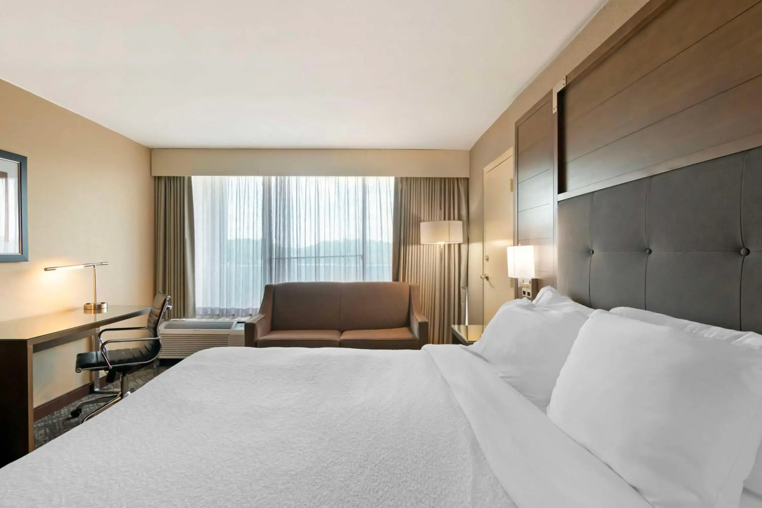 King Room with Bath Tub - Mobility Accessible in Best Western Plus Kansas City Sports Complex Hotel King Room with Bath Tub - Mobility Accessible in Best Western Plus Kansas City Sports Complex Hotel