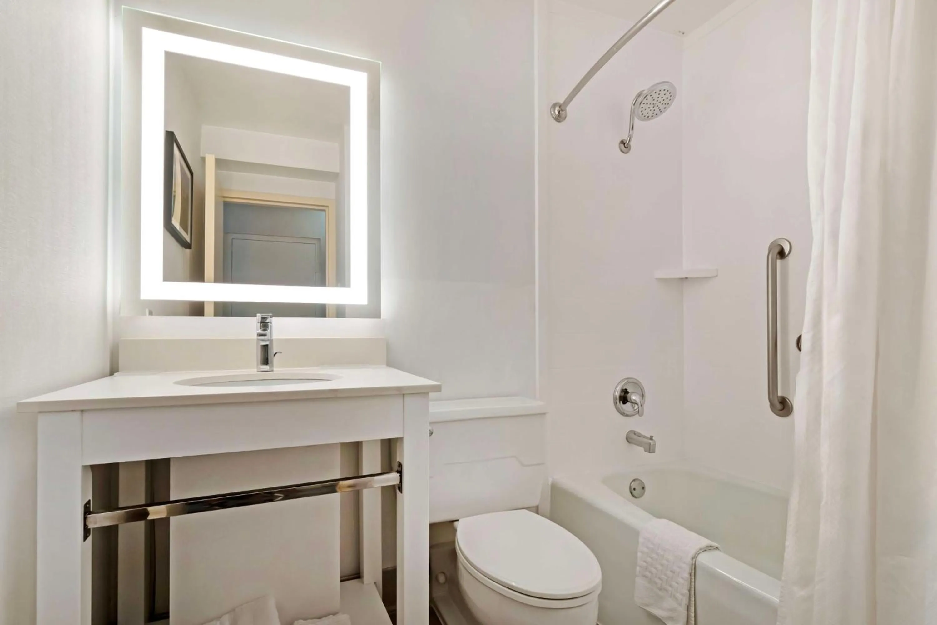 Bathroom in Best Western Plus Kansas City Sports Complex Hotel