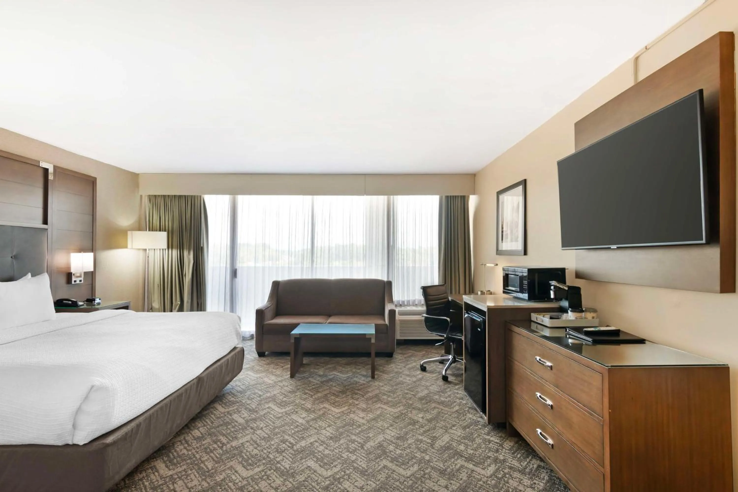 Bedroom, Bed in Best Western Plus Kansas City Sports Complex Hotel