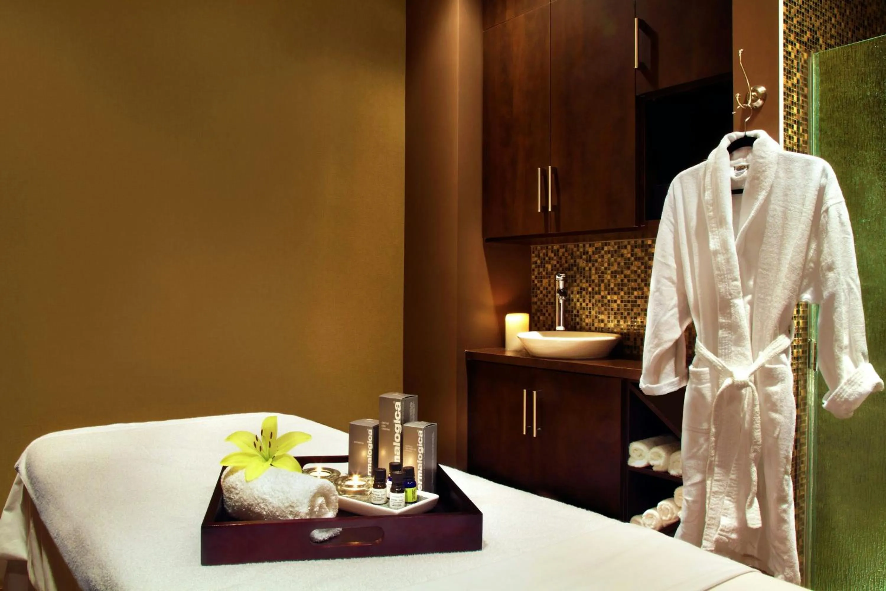 Spa and wellness centre/facilities in Four Points by Sheraton Calgary Airport