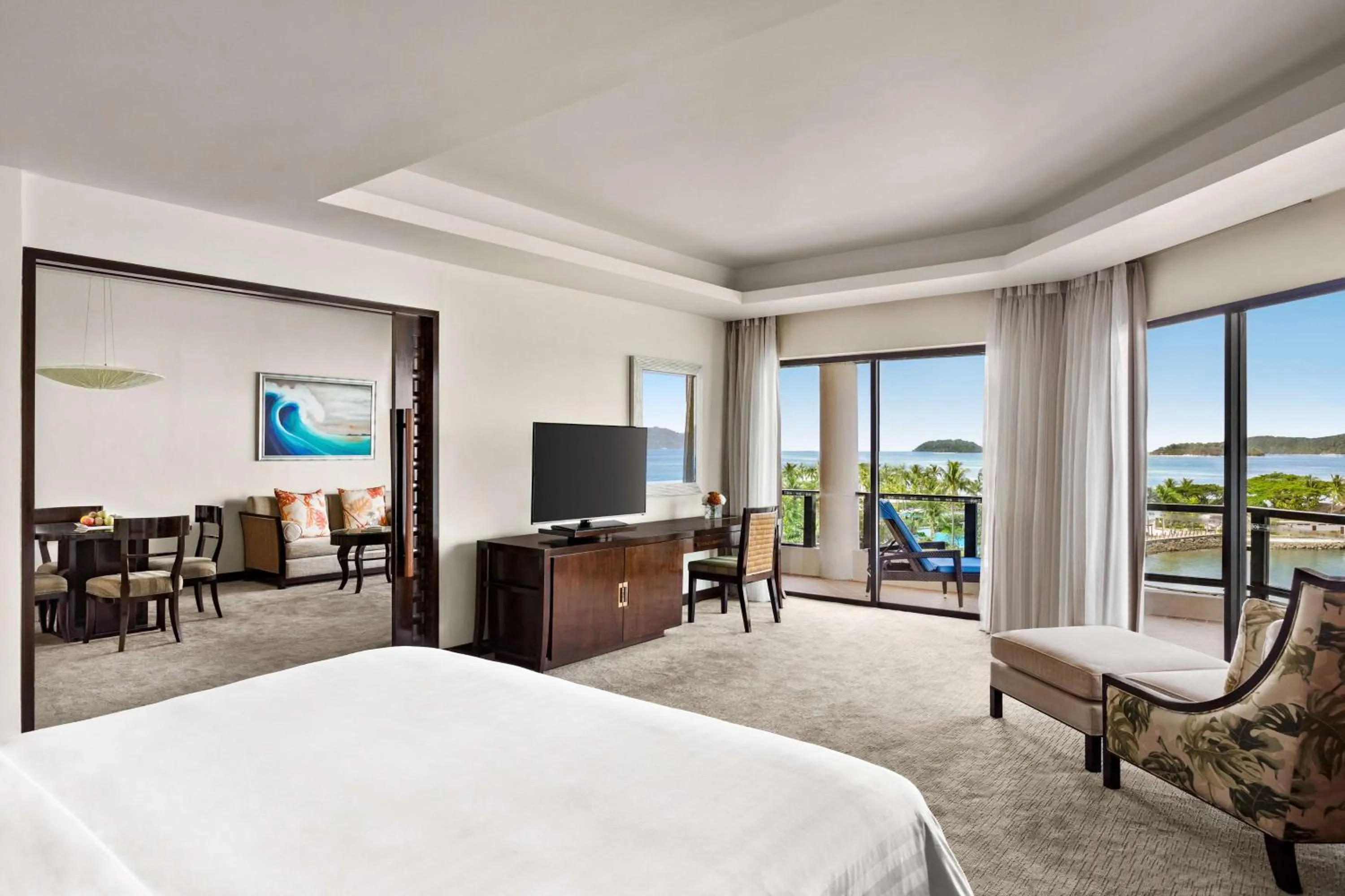 Bathroom, Bed in Shangri-La Tanjung Aru, Kota Kinabalu