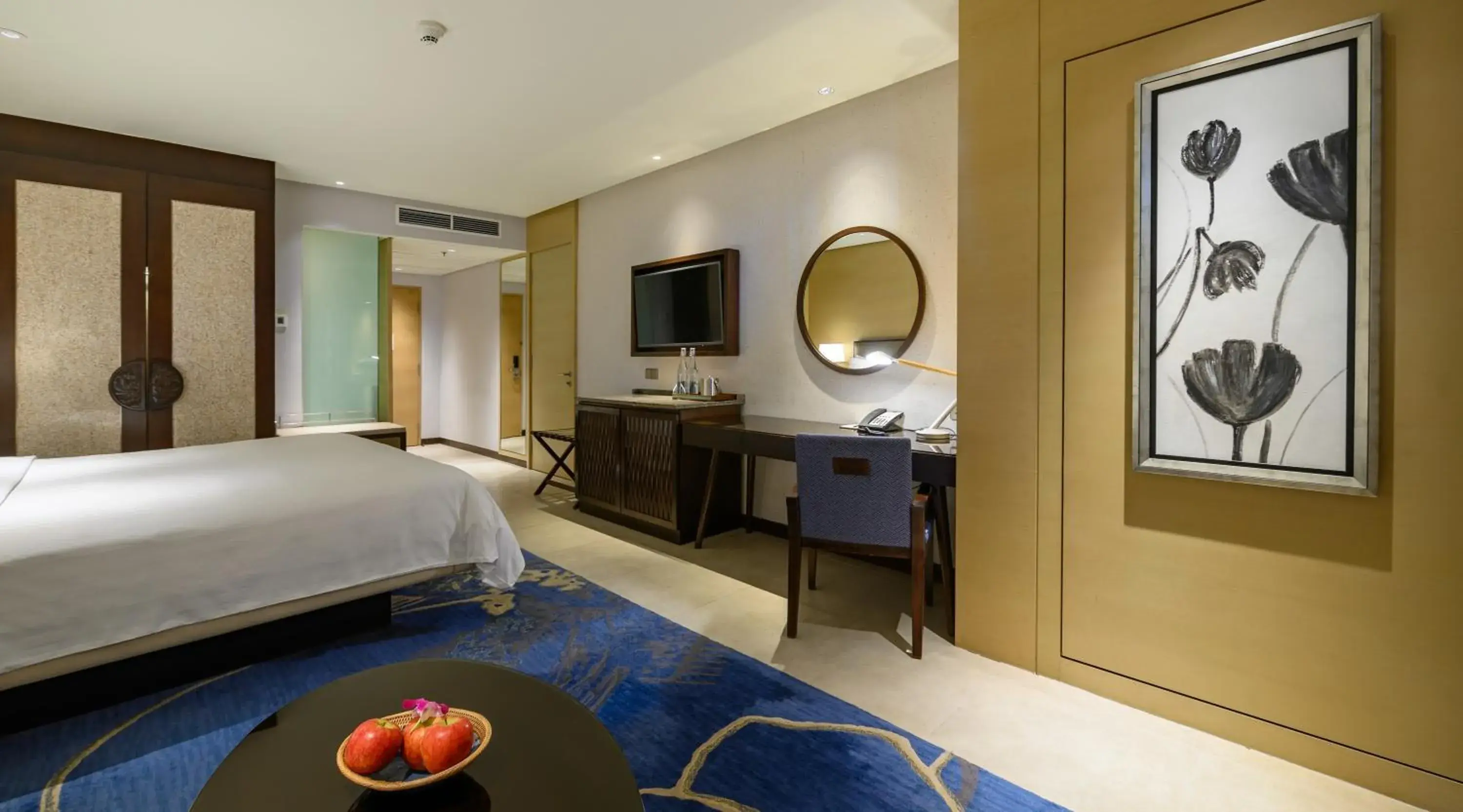 TV and multimedia, Bed in Shangri-La Tanjung Aru, Kota Kinabalu TV and multimedia, Bed in Shangri-La Tanjung Aru, Kota Kinabalu