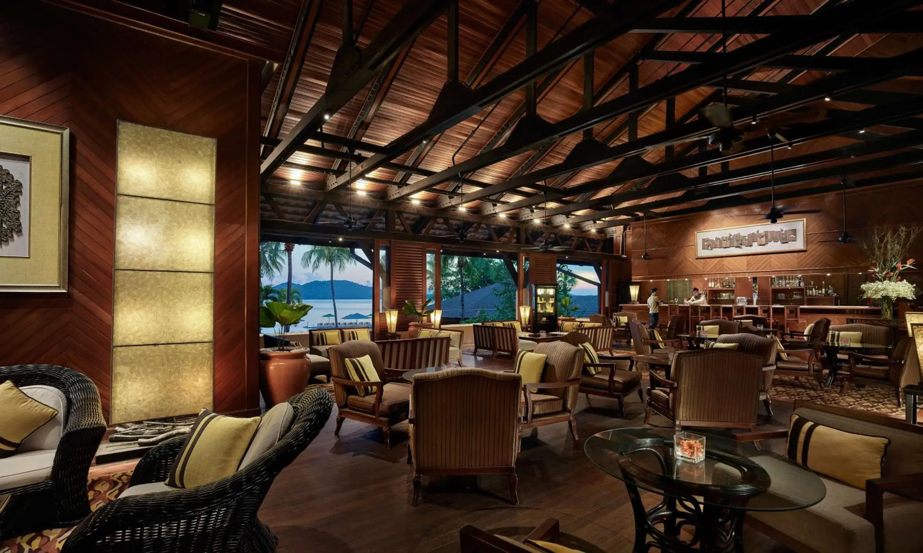 Lounge or bar in Shangri-La Tanjung Aru, Kota Kinabalu Lounge or bar in Shangri-La Tanjung Aru, Kota Kinabalu