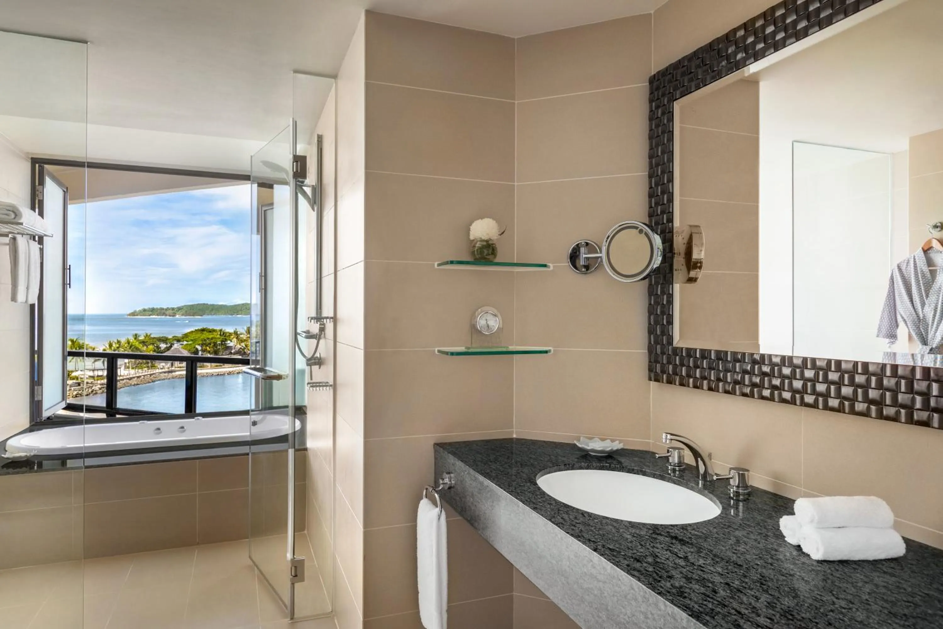 Toilet in Shangri-La Tanjung Aru, Kota Kinabalu