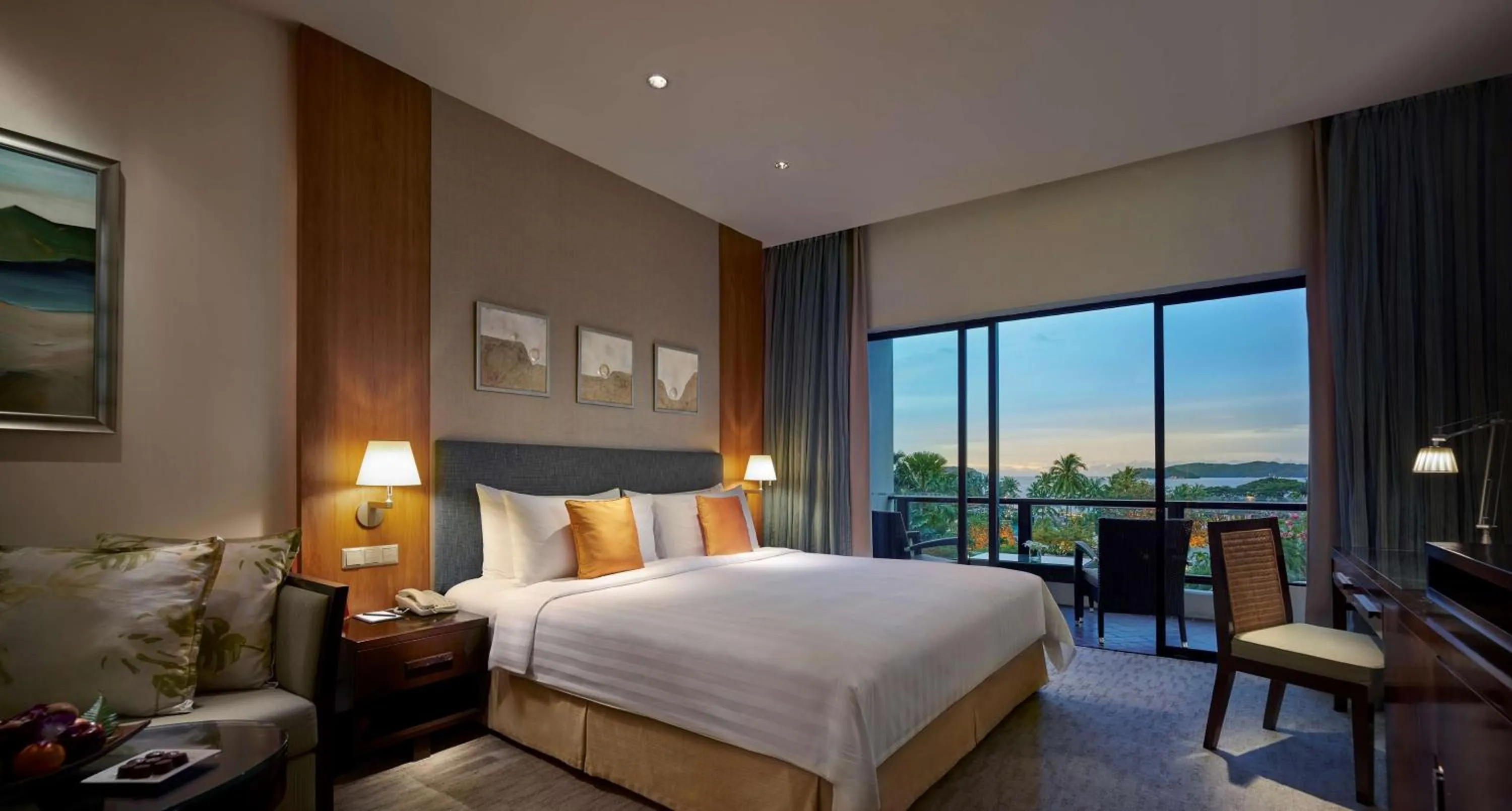 Photo of the whole room, Bed in Shangri-La Tanjung Aru, Kota Kinabalu