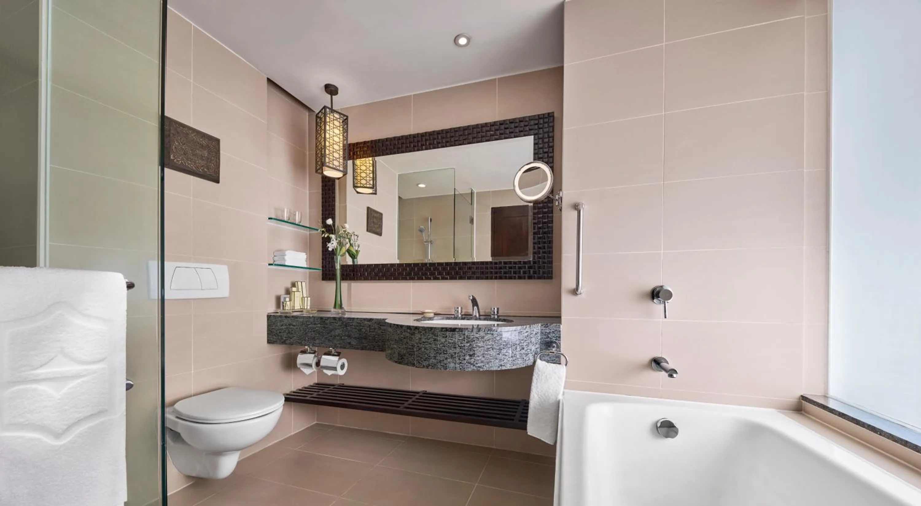 Shower in Shangri-La Tanjung Aru, Kota Kinabalu