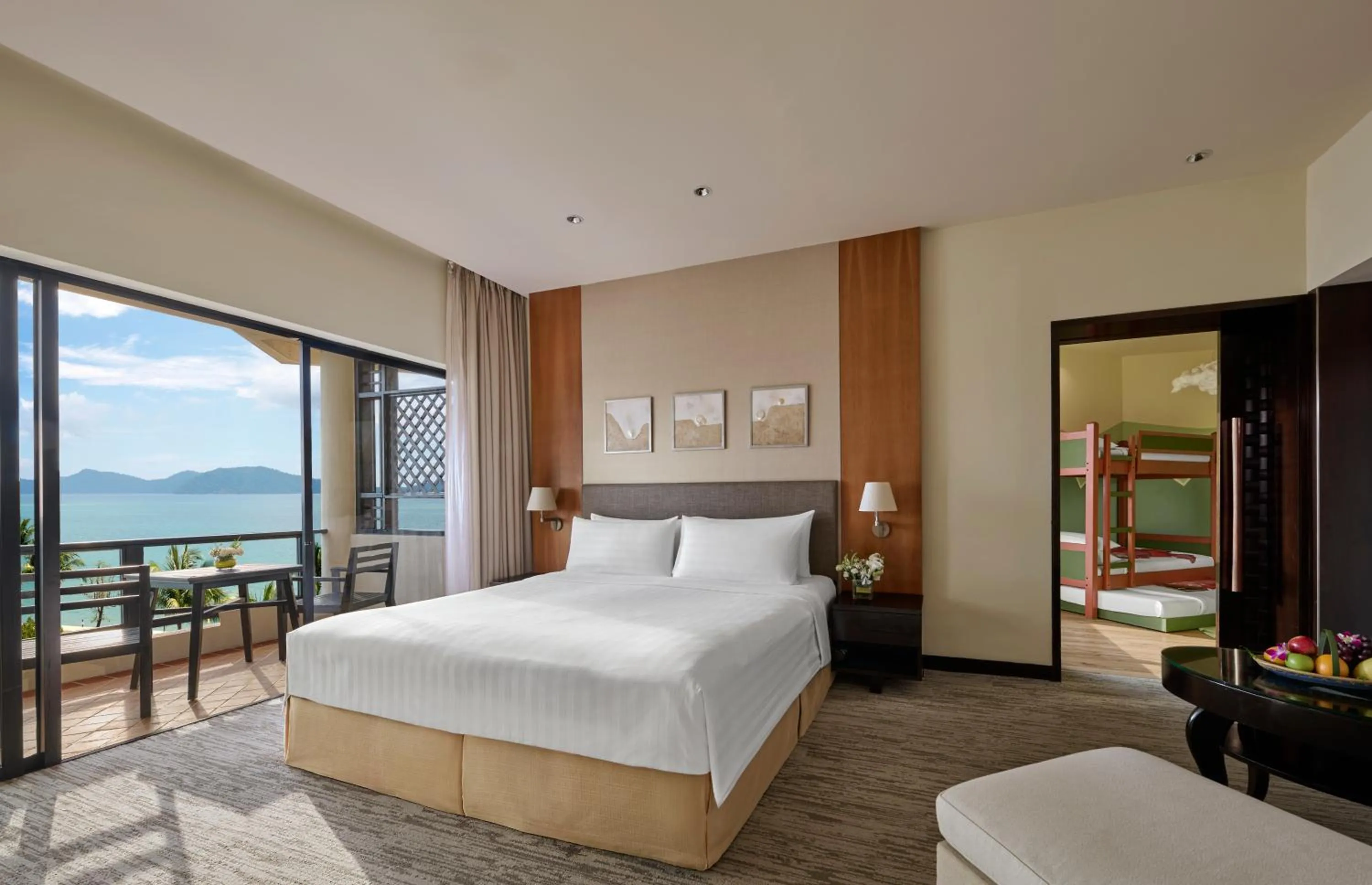 Bed in Shangri-La Tanjung Aru, Kota Kinabalu