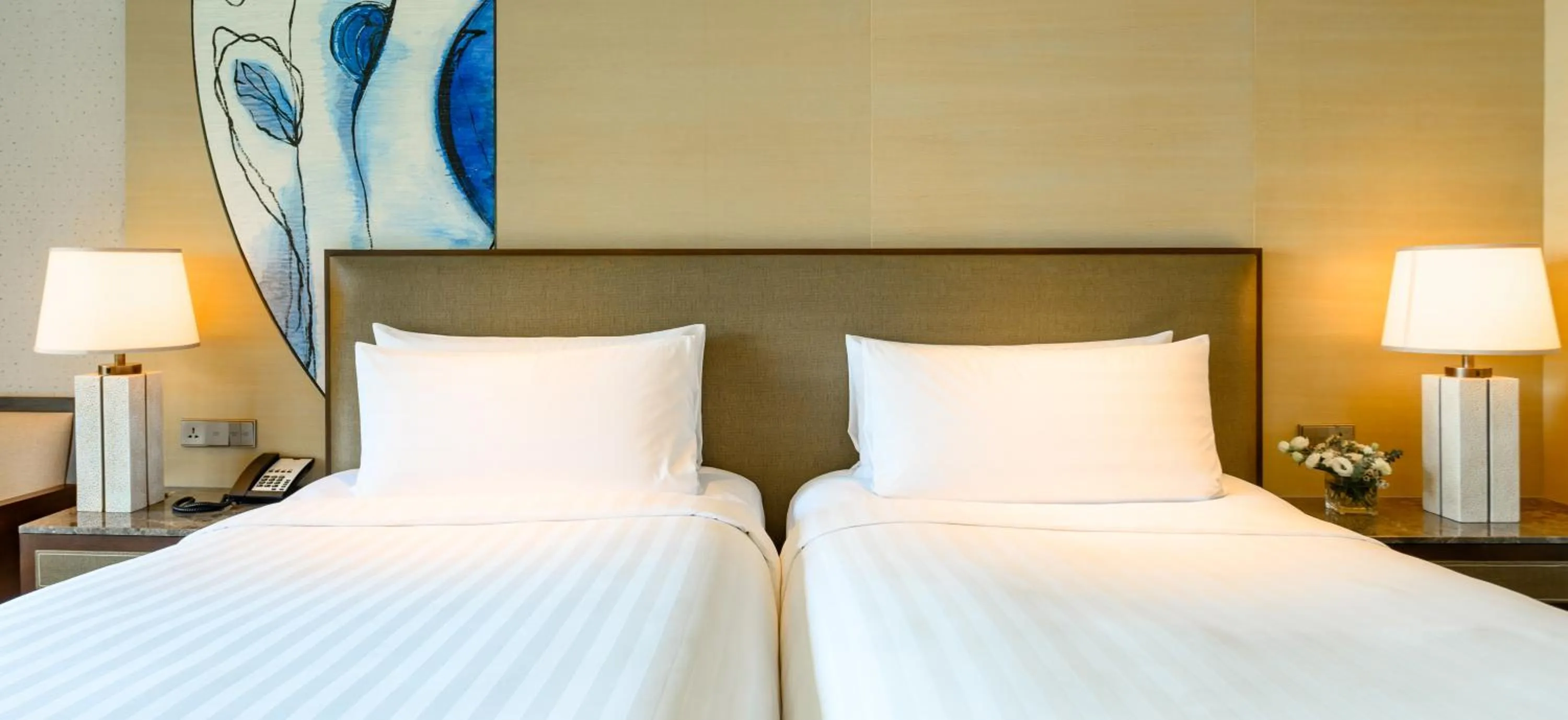 Bed in Shangri-La Tanjung Aru, Kota Kinabalu