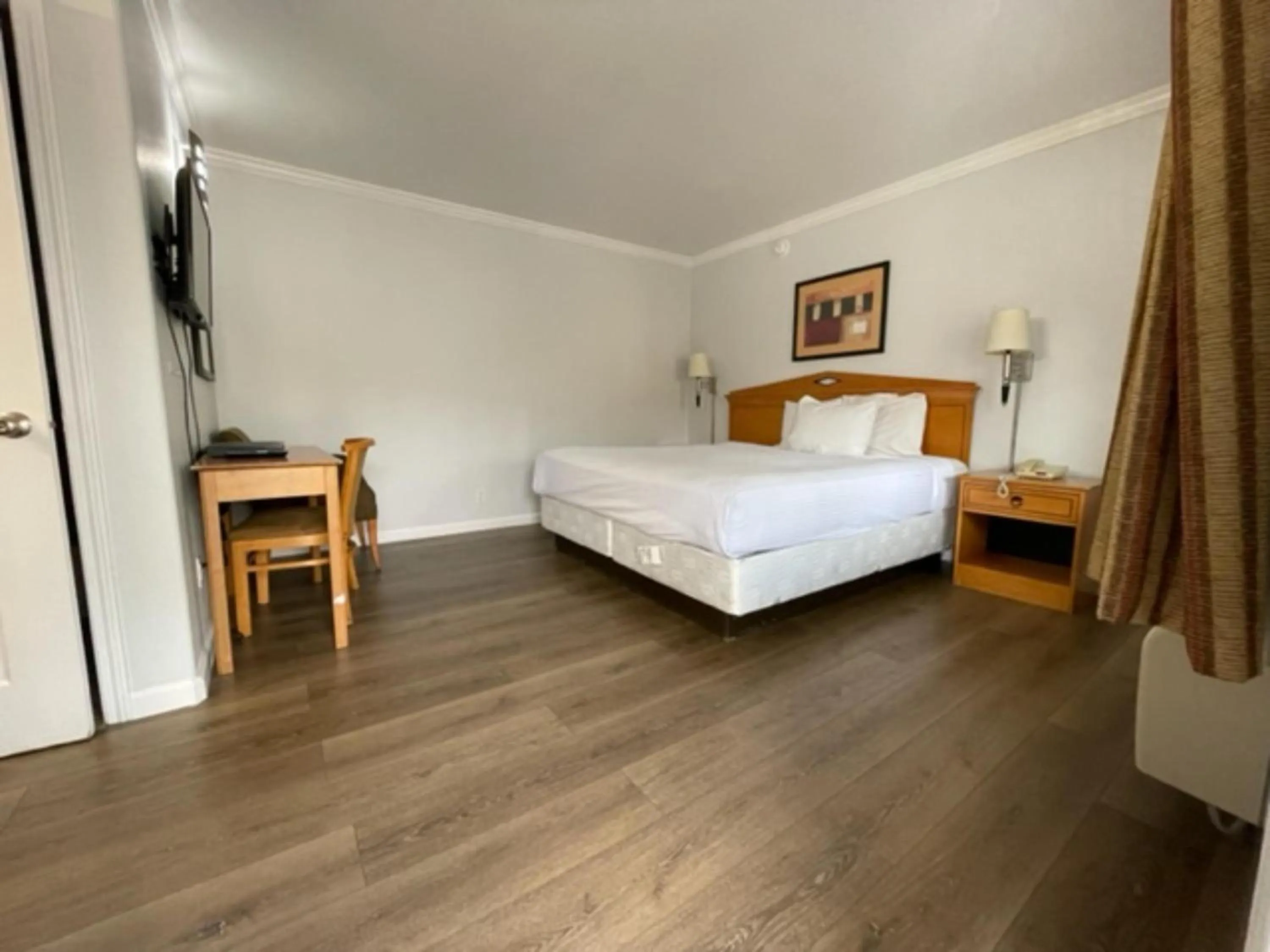 Bed in Motel 6 San Francisco CA Lombard Street