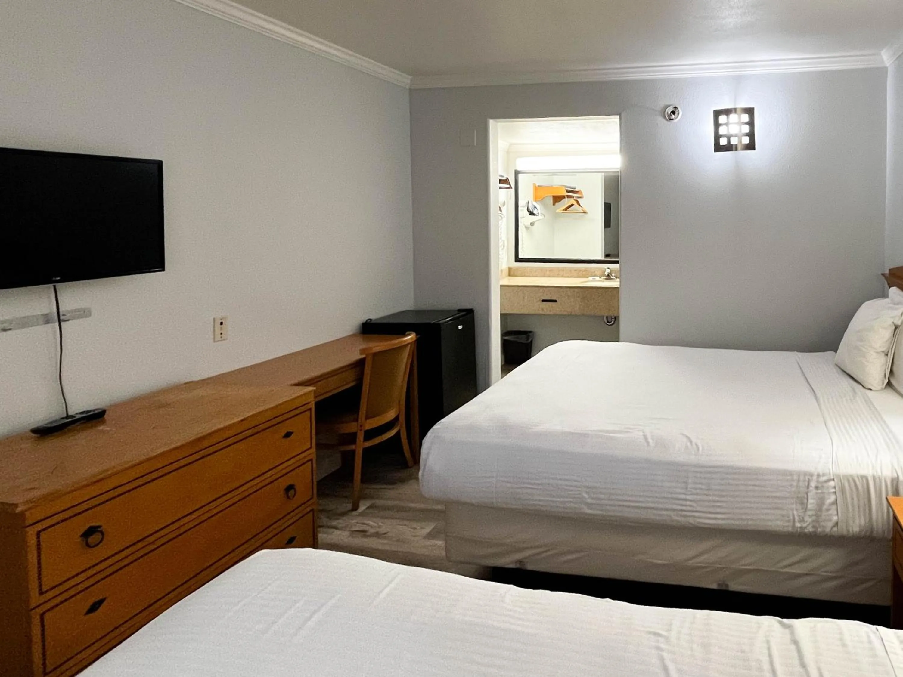 Bedroom, Bed in Motel 6 San Francisco CA Lombard Street