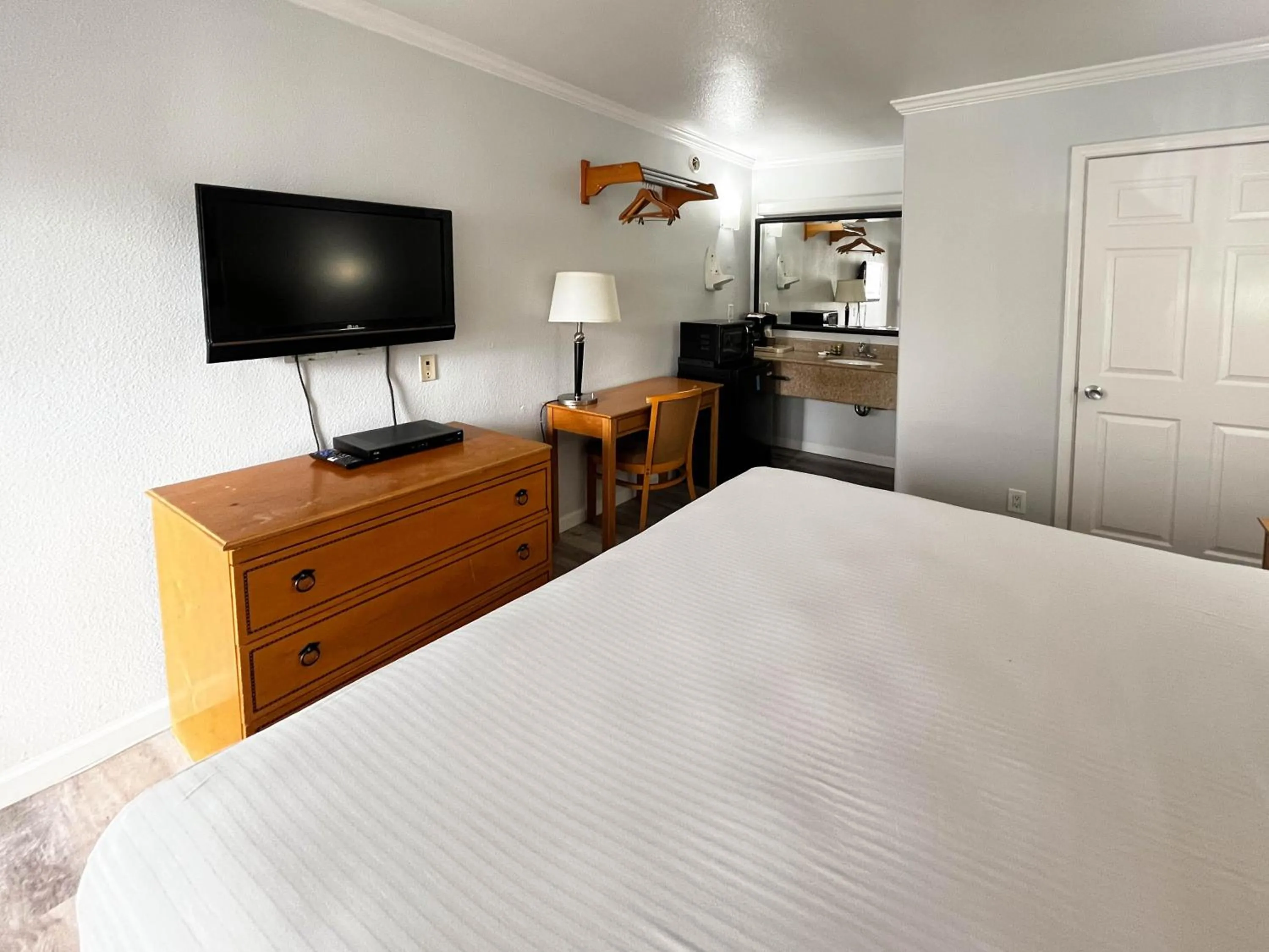 Bedroom, Bed in Motel 6 San Francisco CA Lombard Street