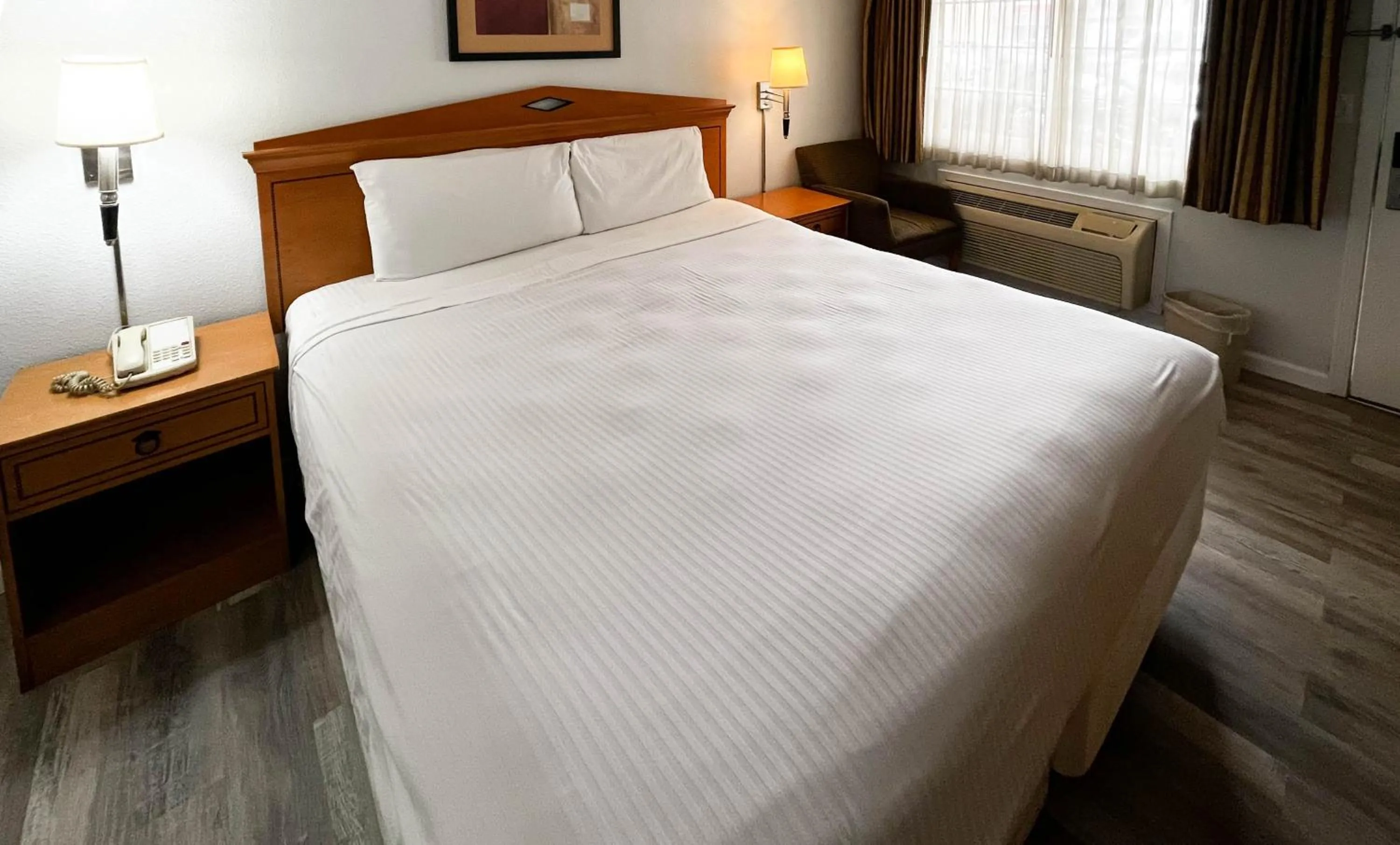 Bedroom, Bed in Motel 6 San Francisco CA Lombard Street