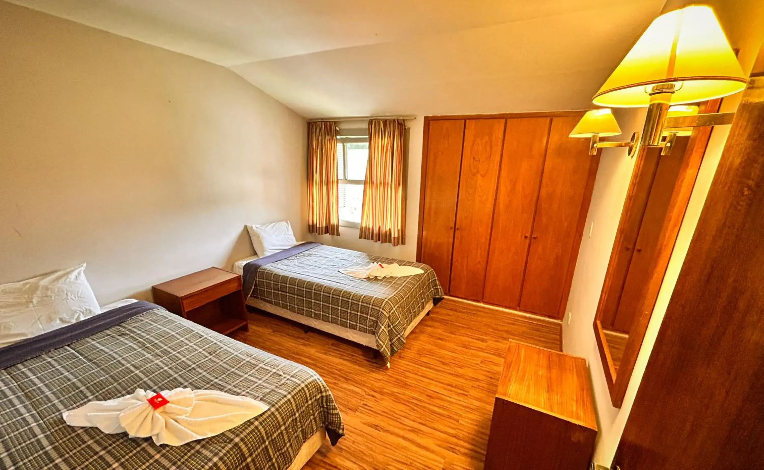 Bedroom, Bed in Plaza Inn Week Inn Bedroom, Bed in Plaza Inn Week Inn