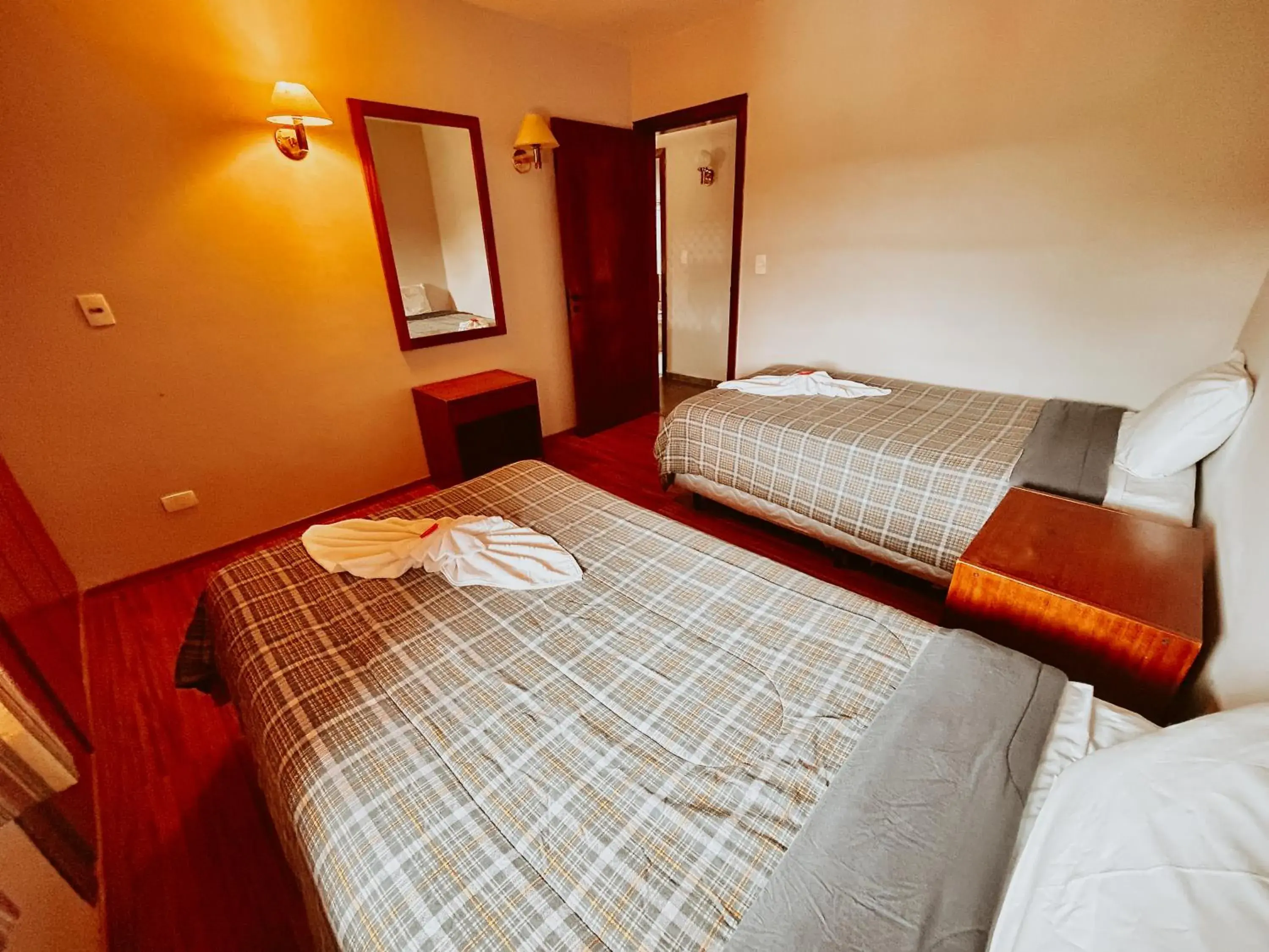 Bedroom, Bed in Plaza Inn Week Inn Bedroom, Bed in Plaza Inn Week Inn