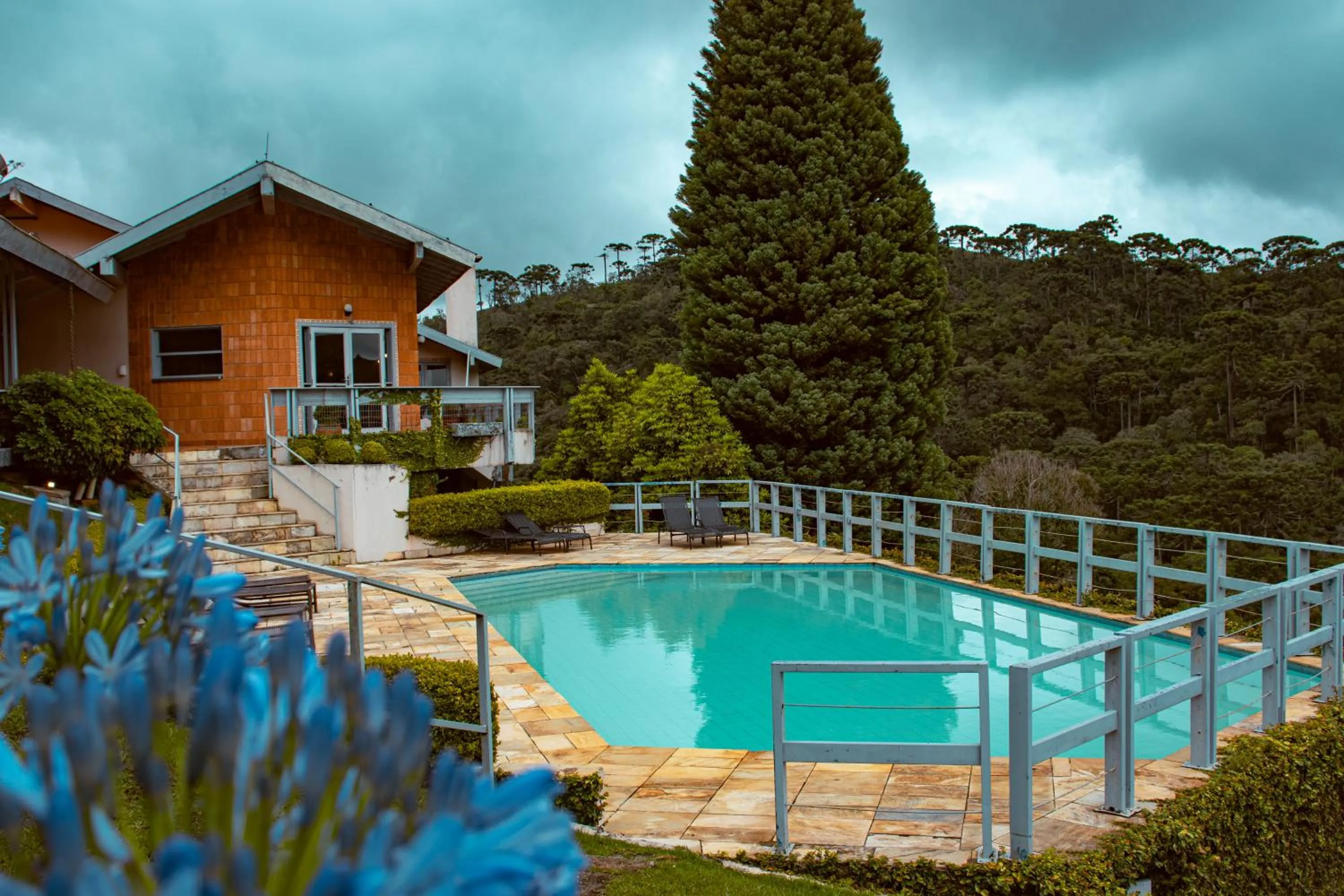 Swimming pool in Plaza Inn Week Inn
