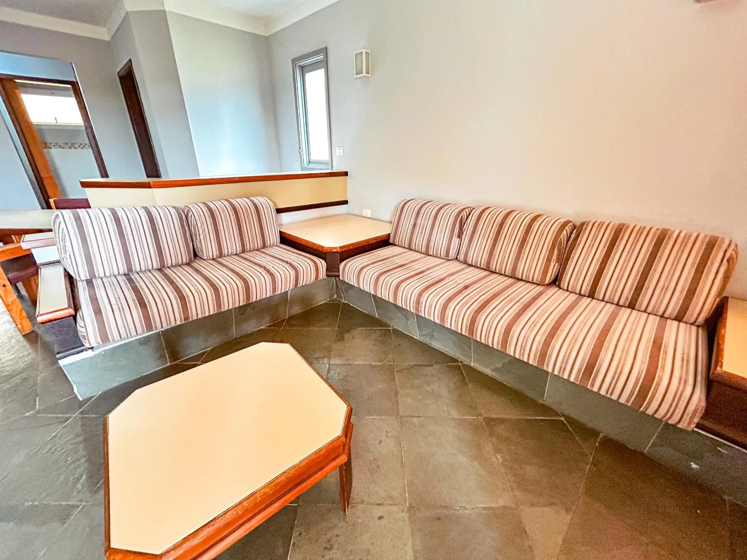 Communal lounge/ TV room in Plaza Inn Week Inn