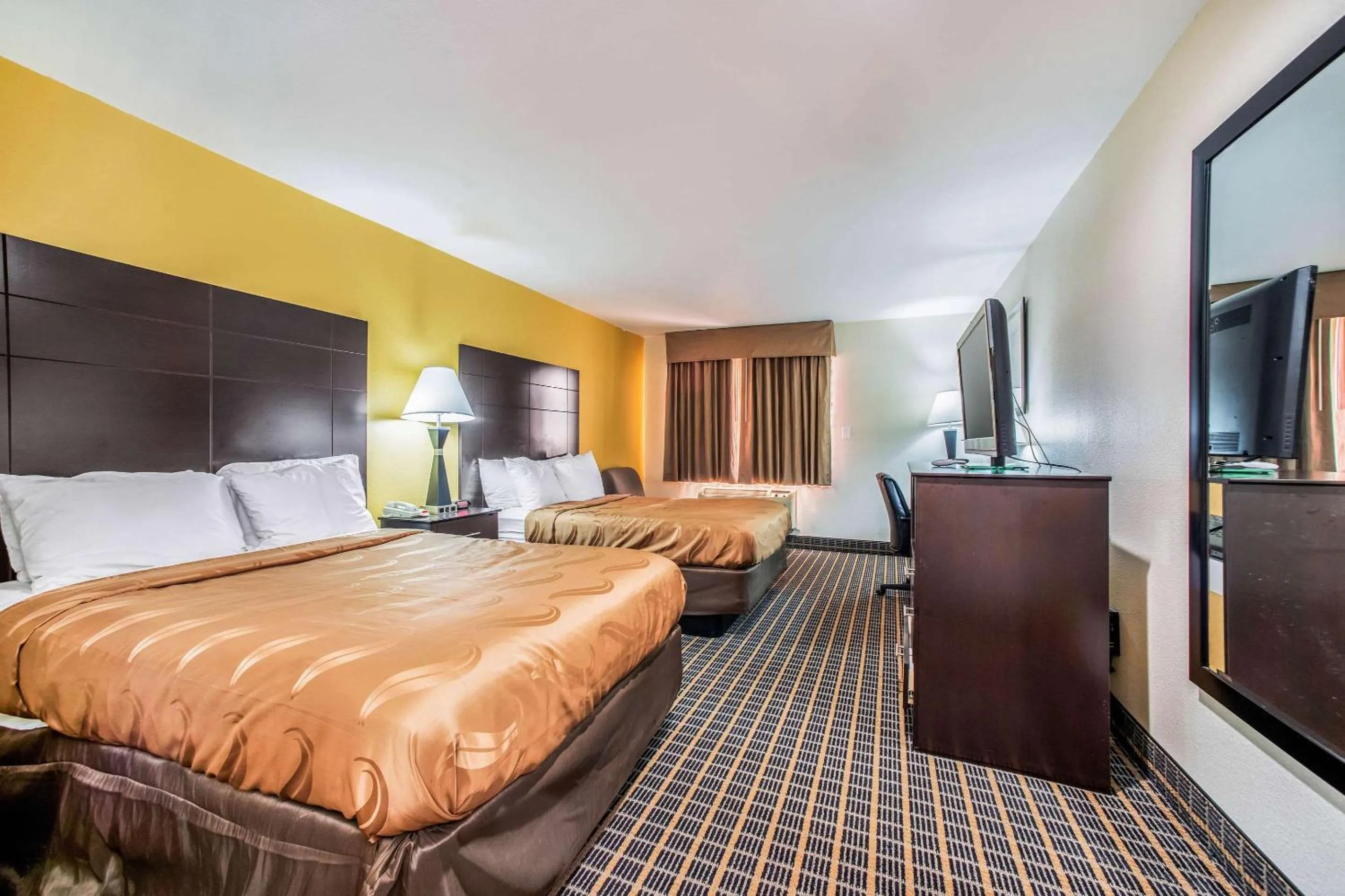 Bedroom, Bed in Quality Inn Carbondale University area