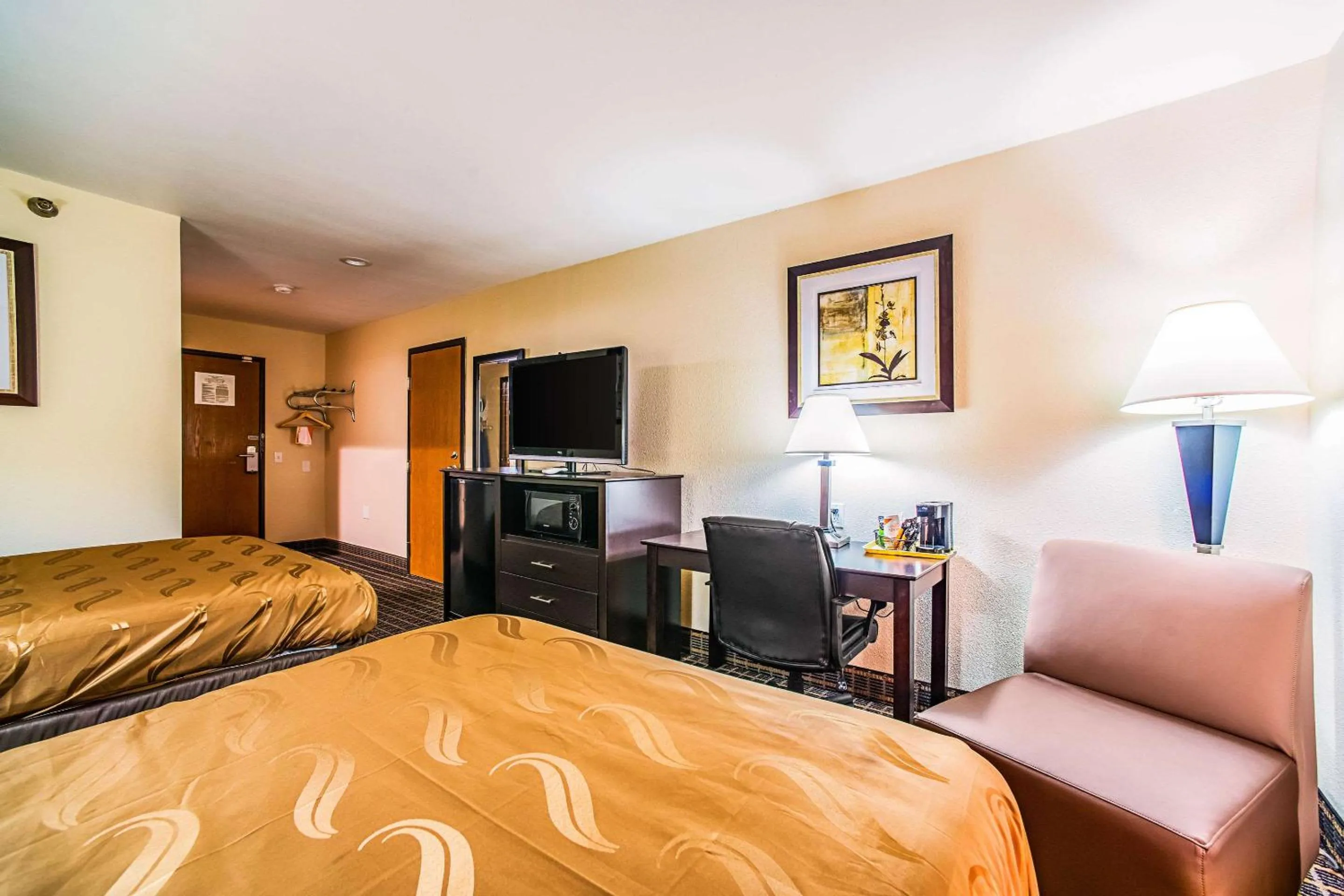 Bedroom, Bed in Quality Inn Carbondale University area