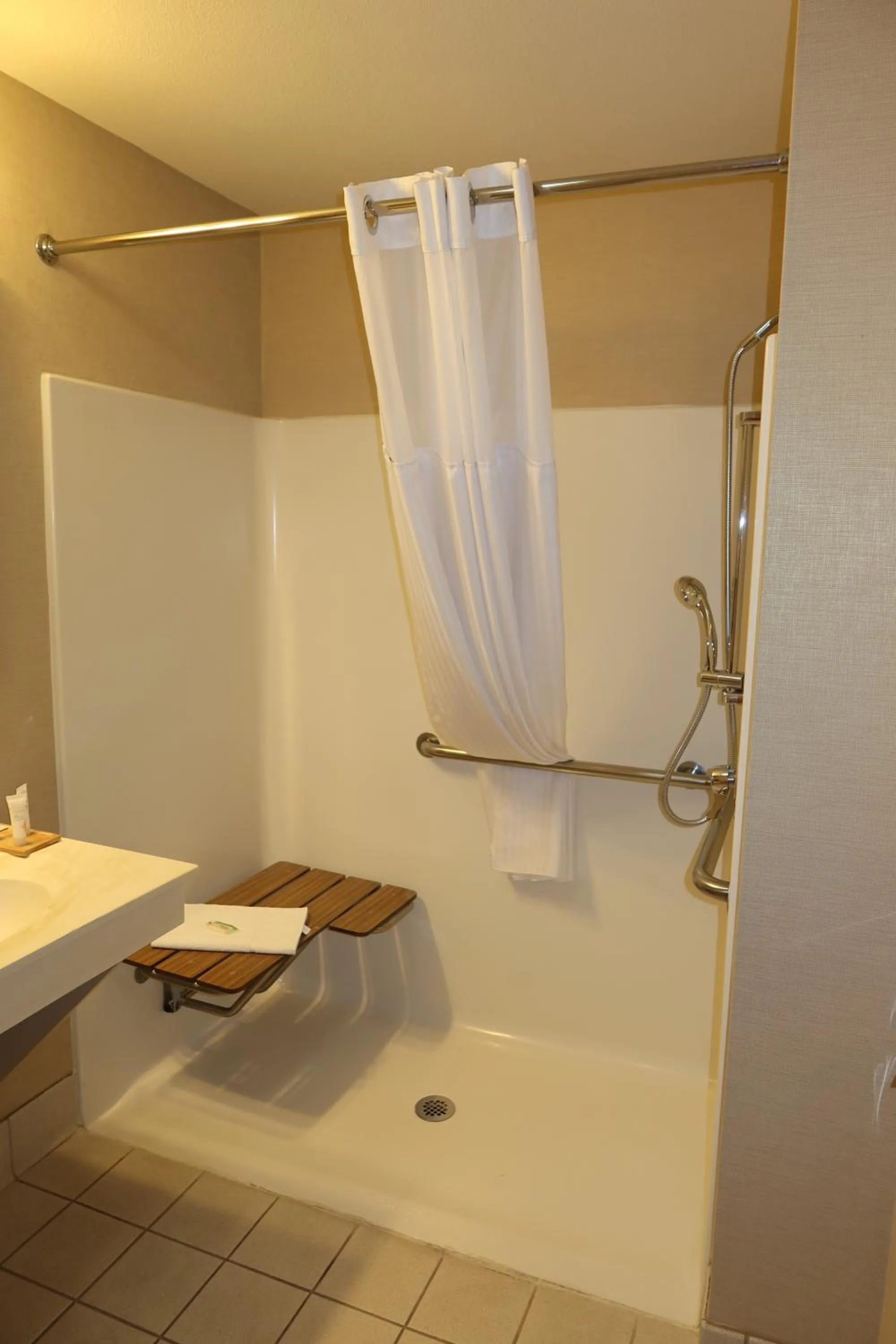 Shower in Country Inn & Suites by Radisson, Madison, WI