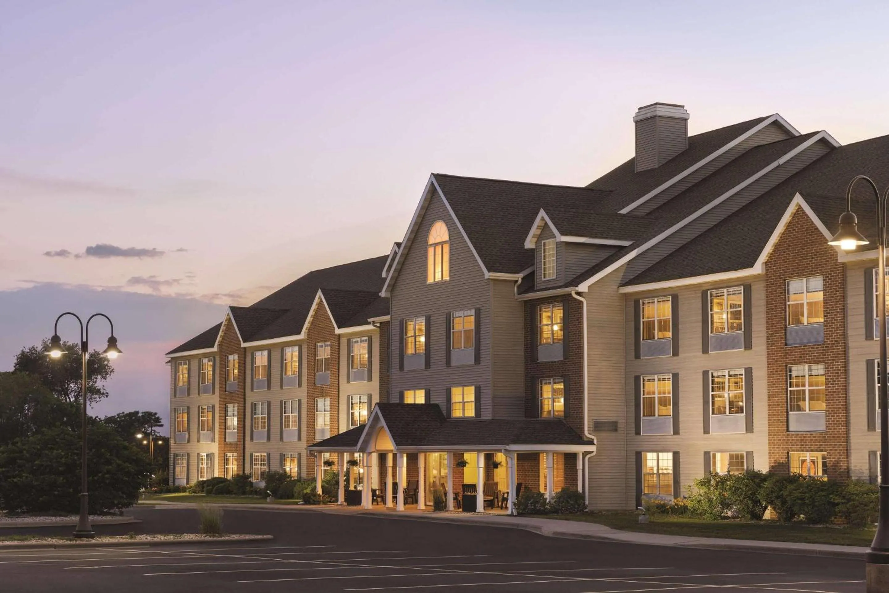 Property building in Country Inn & Suites by Radisson, Madison, WI