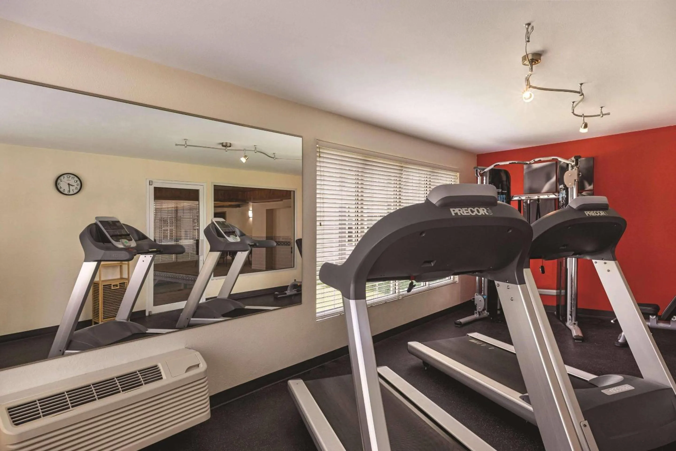 Fitness centre/facilities in Country Inn & Suites by Radisson, Madison, WI